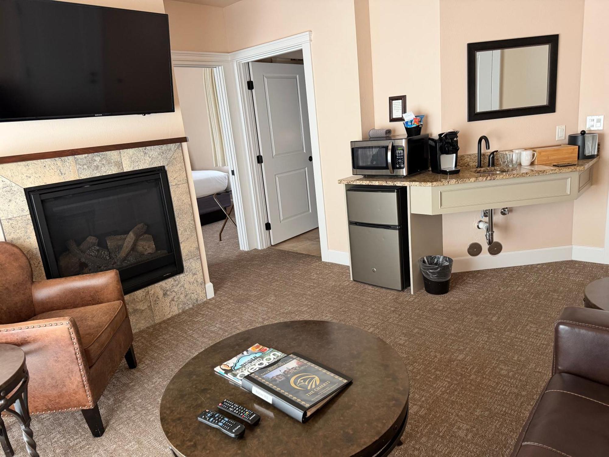 Deluxe Queen Suite