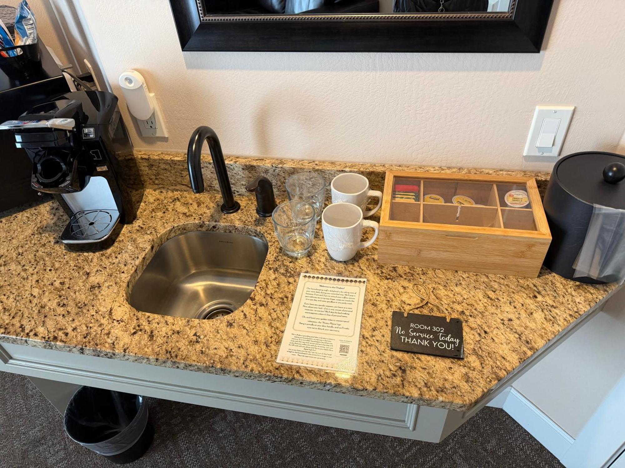 Deluxe Queen Suite