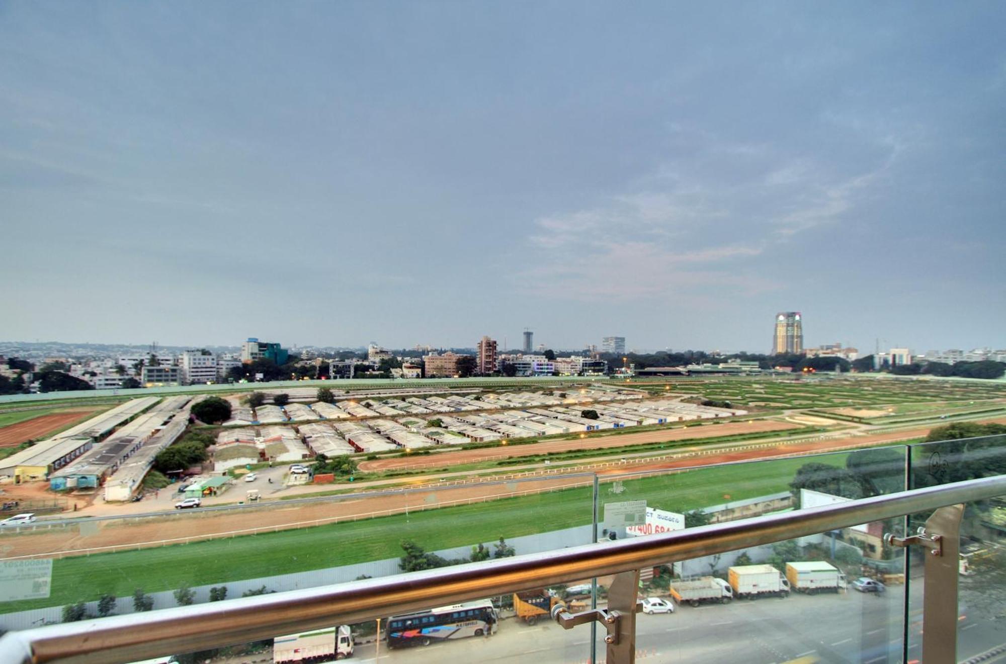 Standard Queen Room Balcony Turf View Lounge Access
