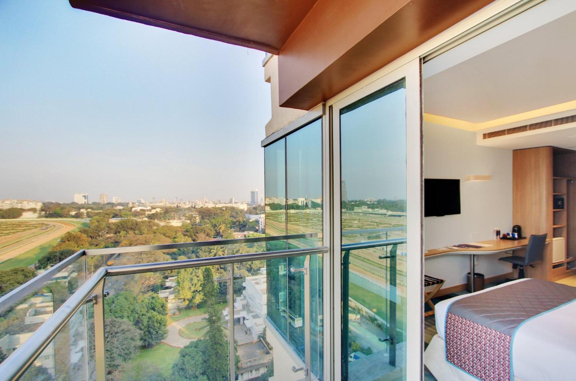 Standard Queen Room Balcony Turf View Lounge Access