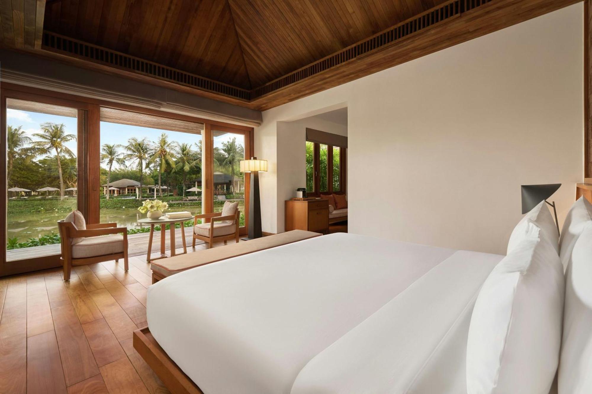 King Bungalow Water View
