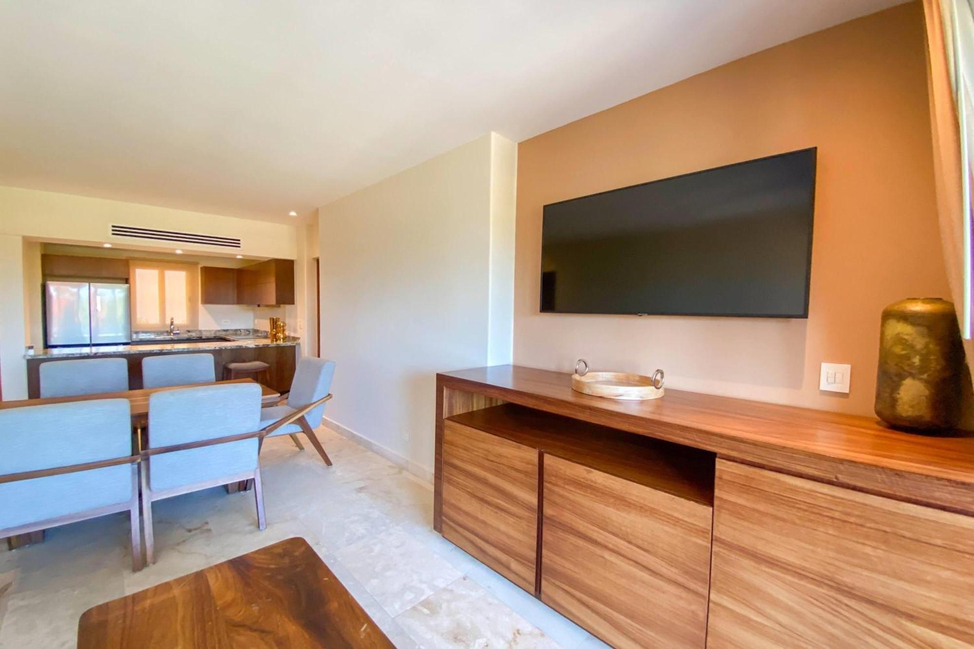 Oceanfront Villa with One King Bed and Two Double Beds - Terrace/Non-Smoking,1743315071:JPEG