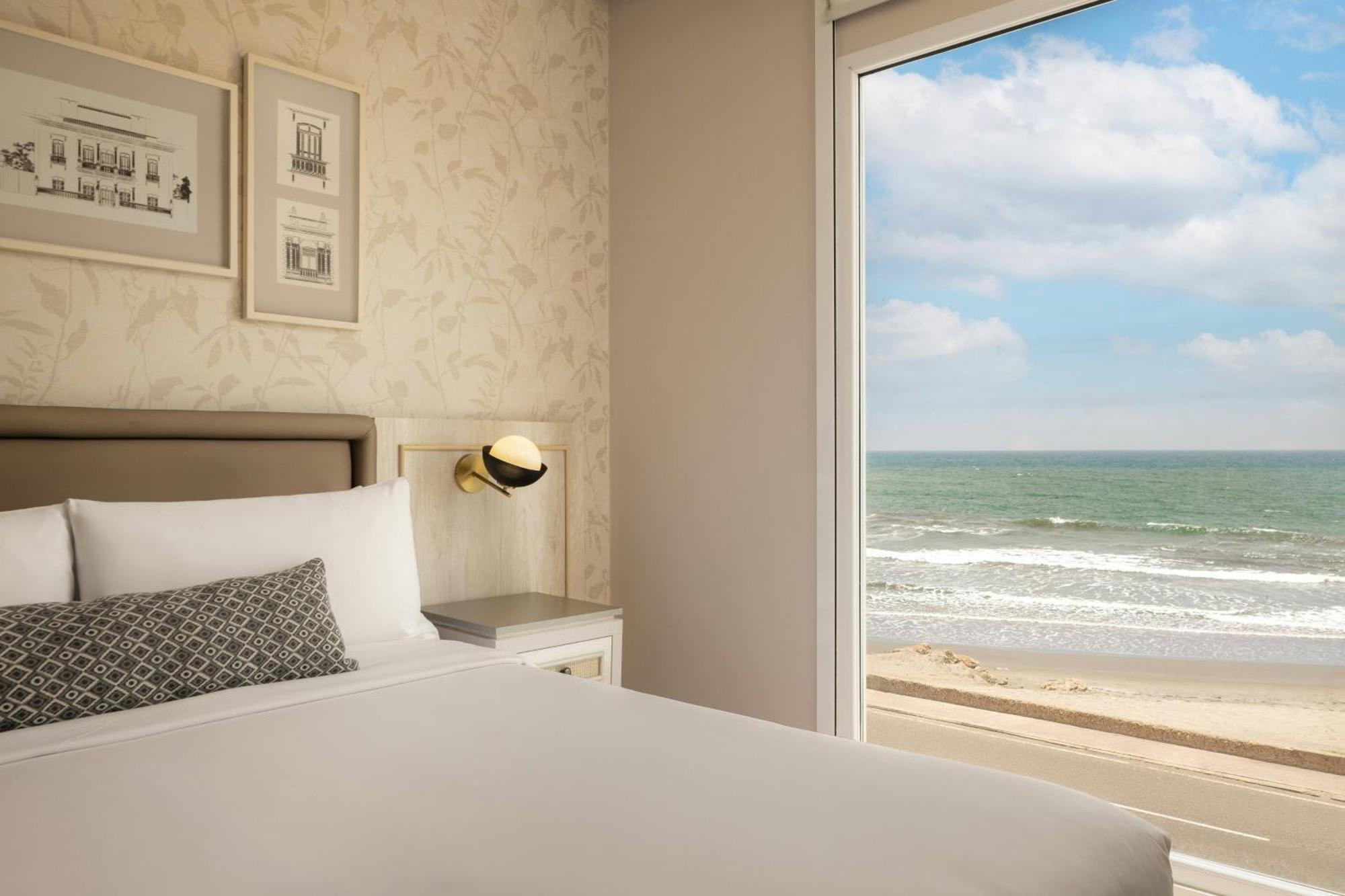 Premium Ocean View Guest room 1 King Ocean view