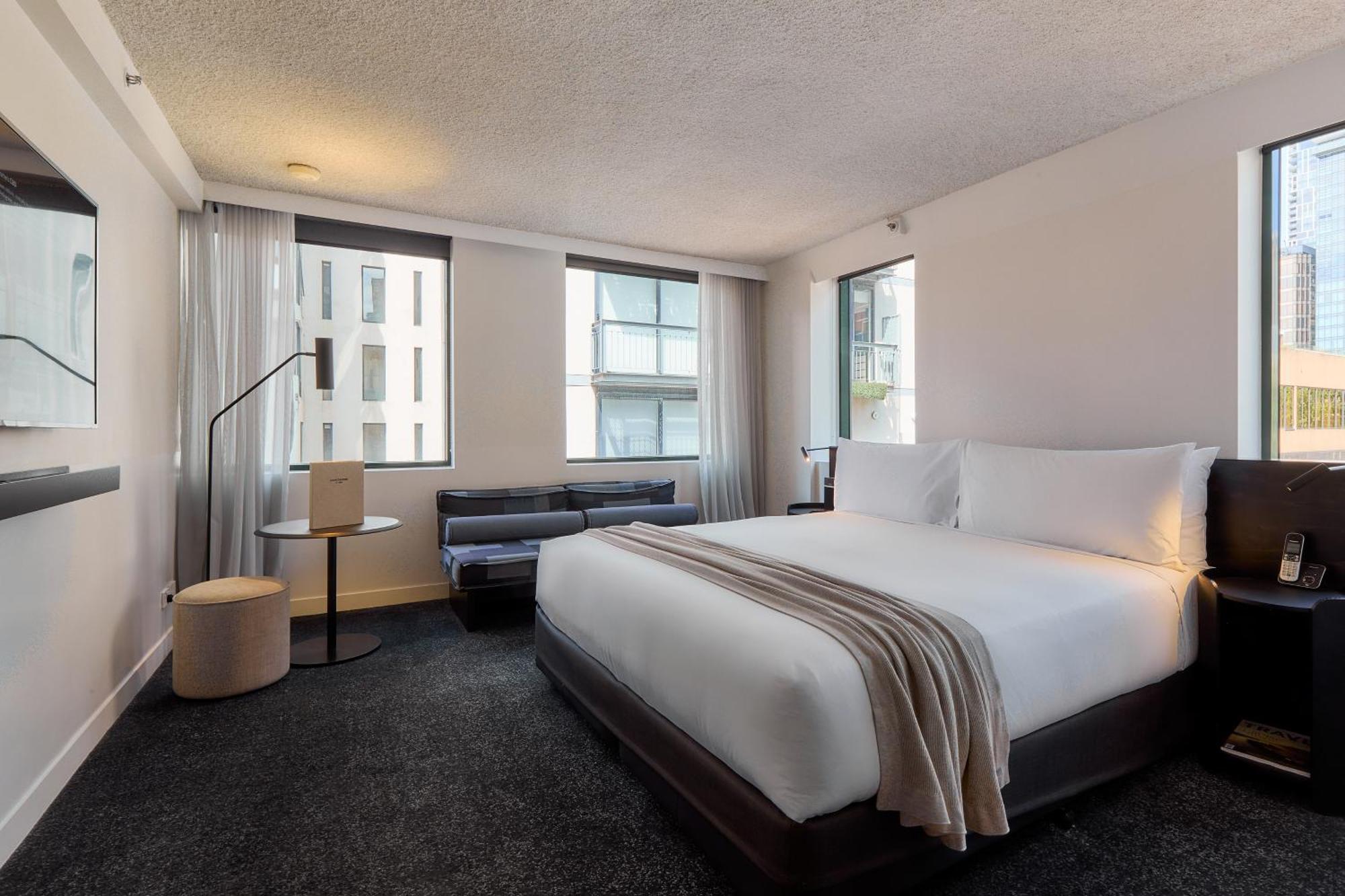 Lancemore Premium King Room – complimentary drinks during hosted hour WiFi