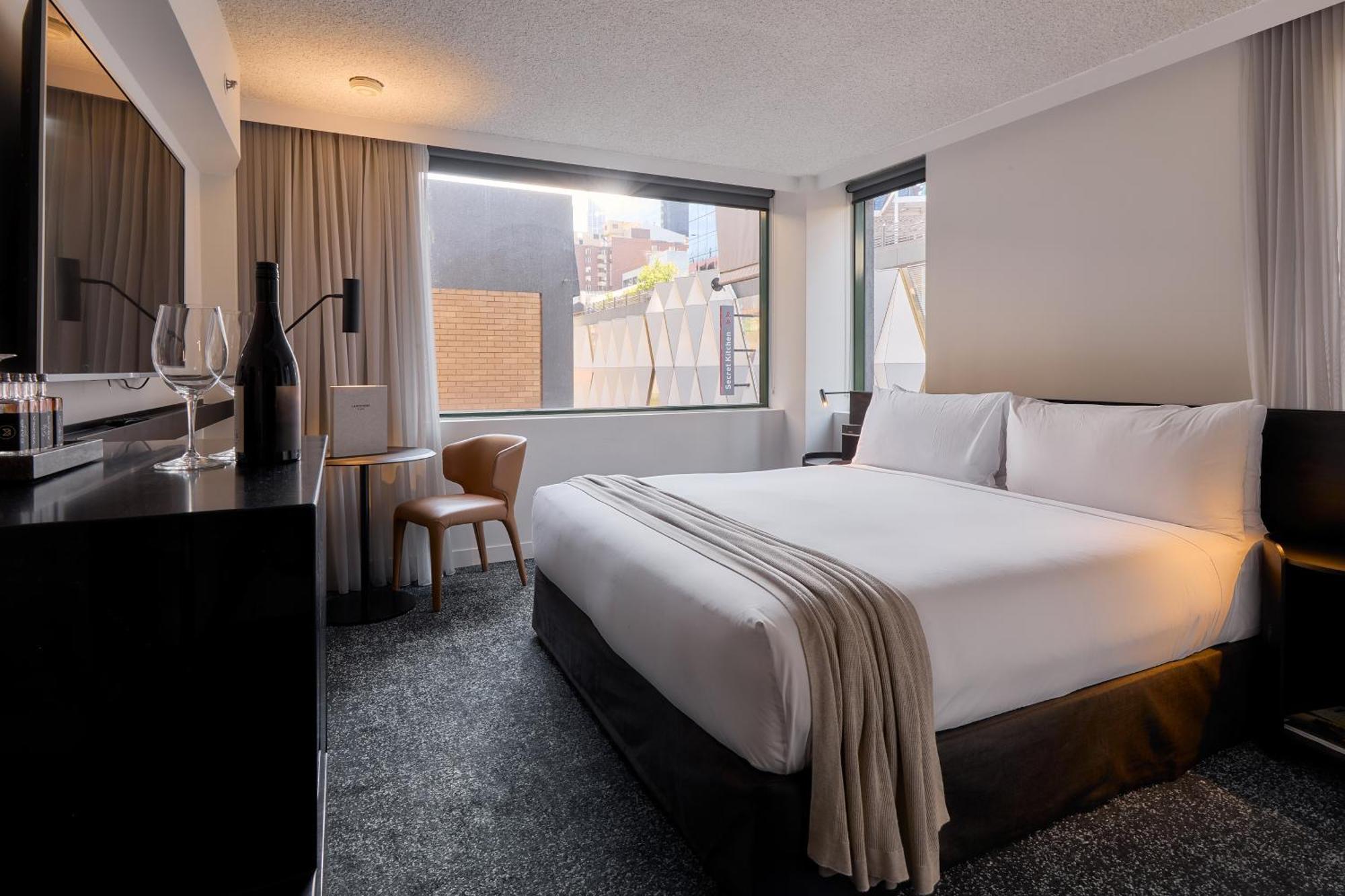 Lancemore King Room – complimentary drinks during hosted hour WiFi