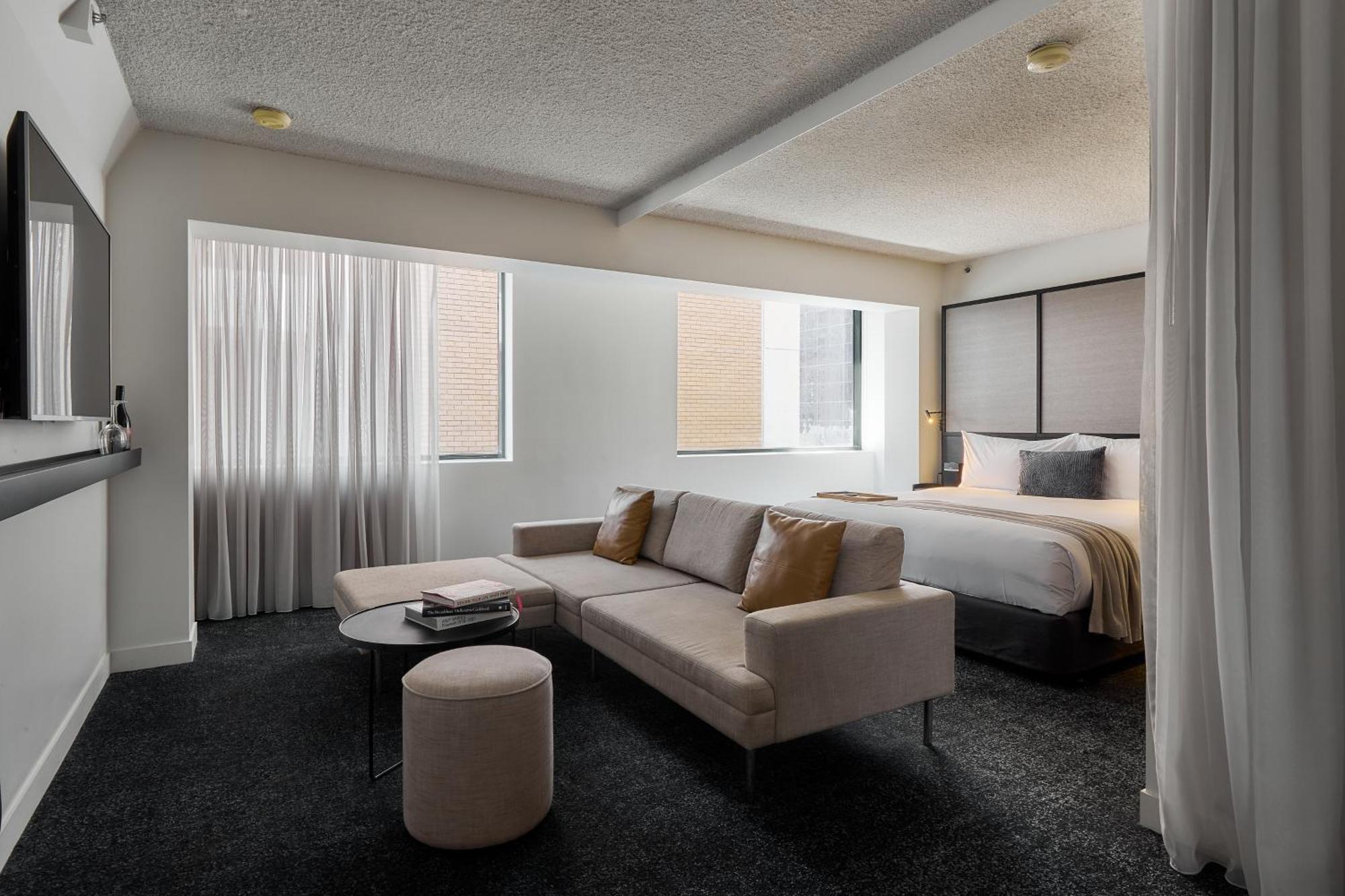 Junior Suite – complimentary drinks during hosted hour WiFi