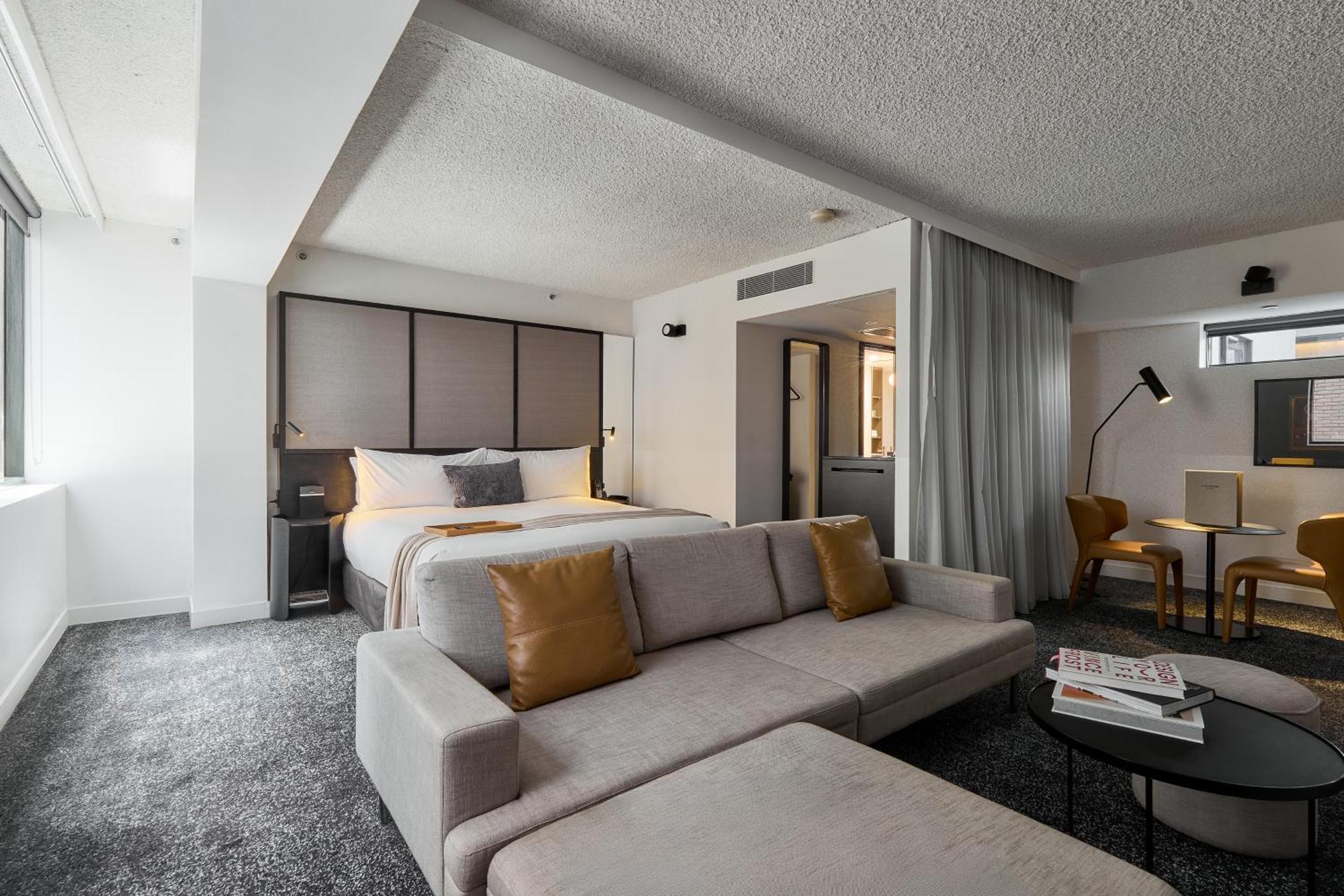Junior Suite – complimentary drinks during hosted hour WiFi