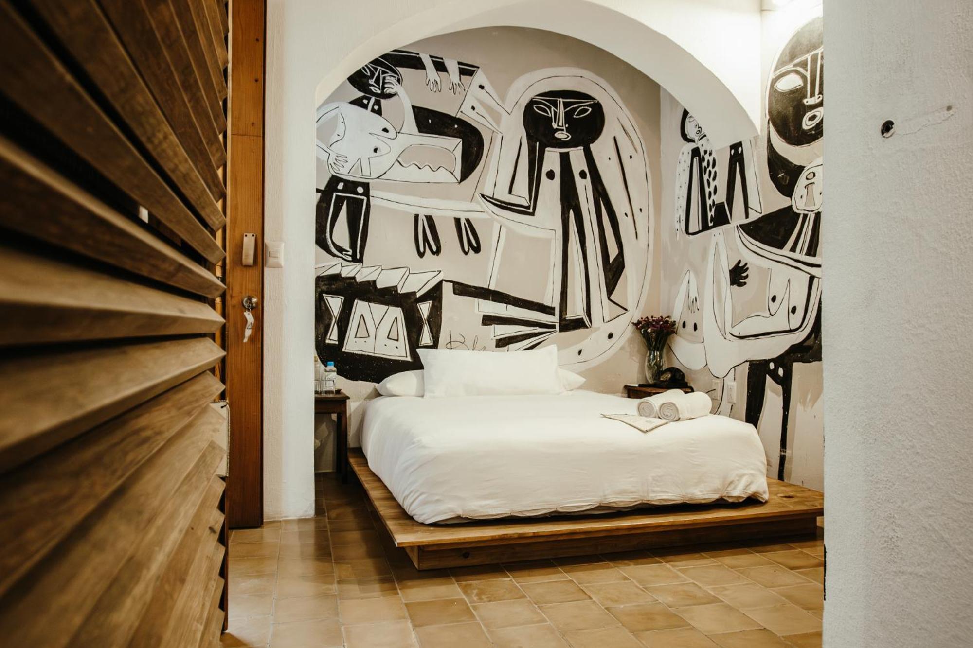 Standard Queen Room