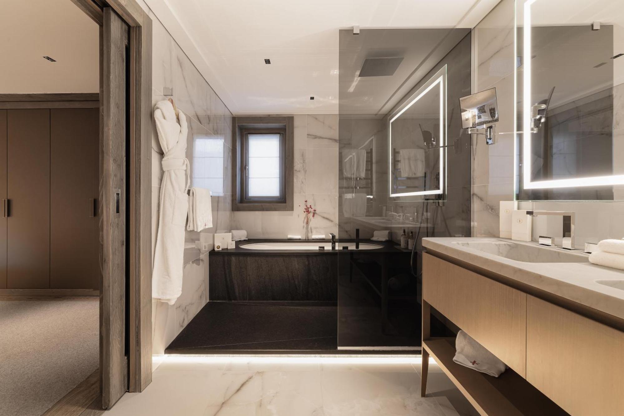 Junior Suite,1743369841:JPEG