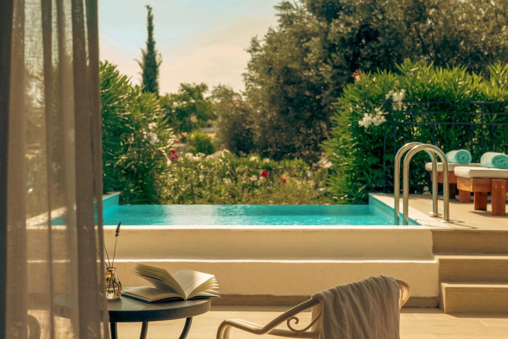 Upbeat Bungalow Garden View Private Pool