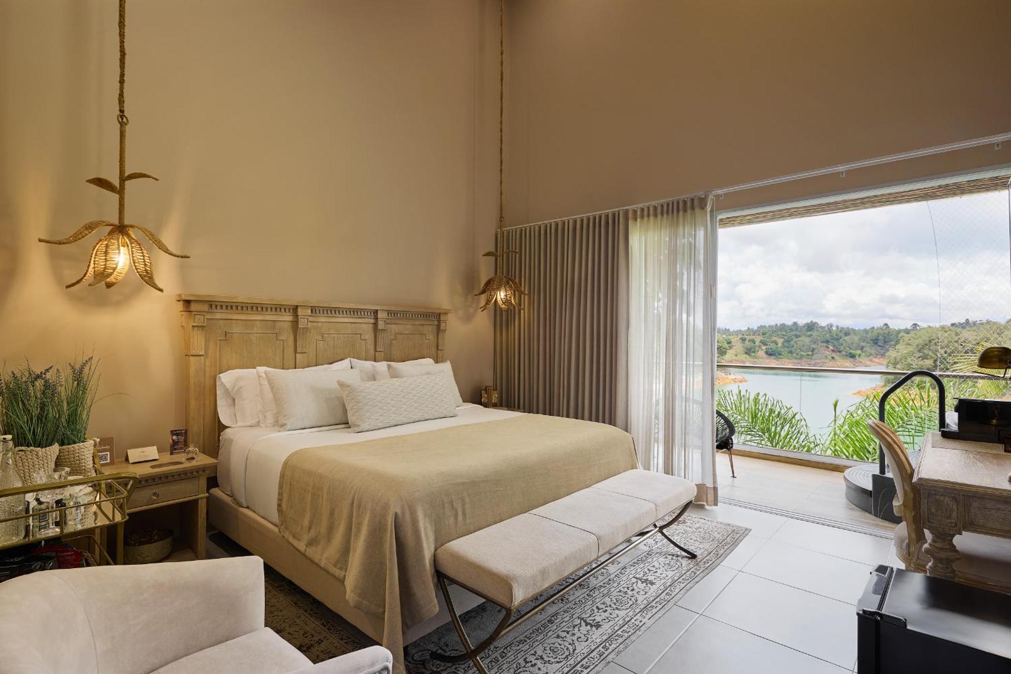 Deluxe King Room