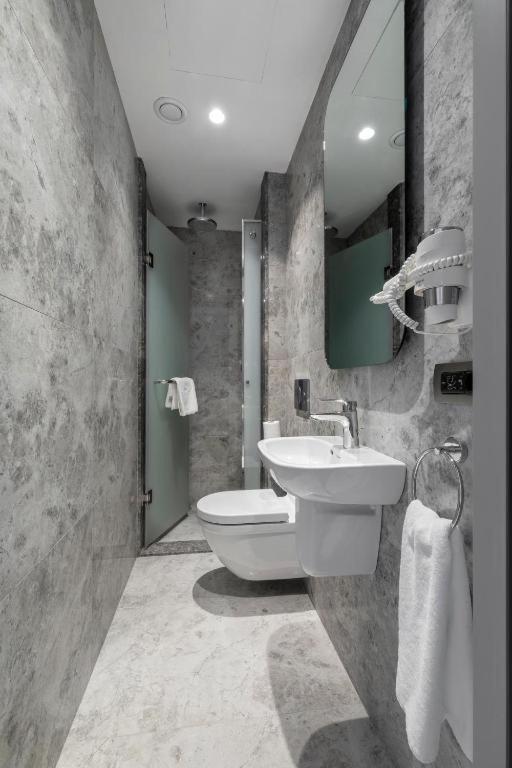 Suite with City View,1743589221:JPEG