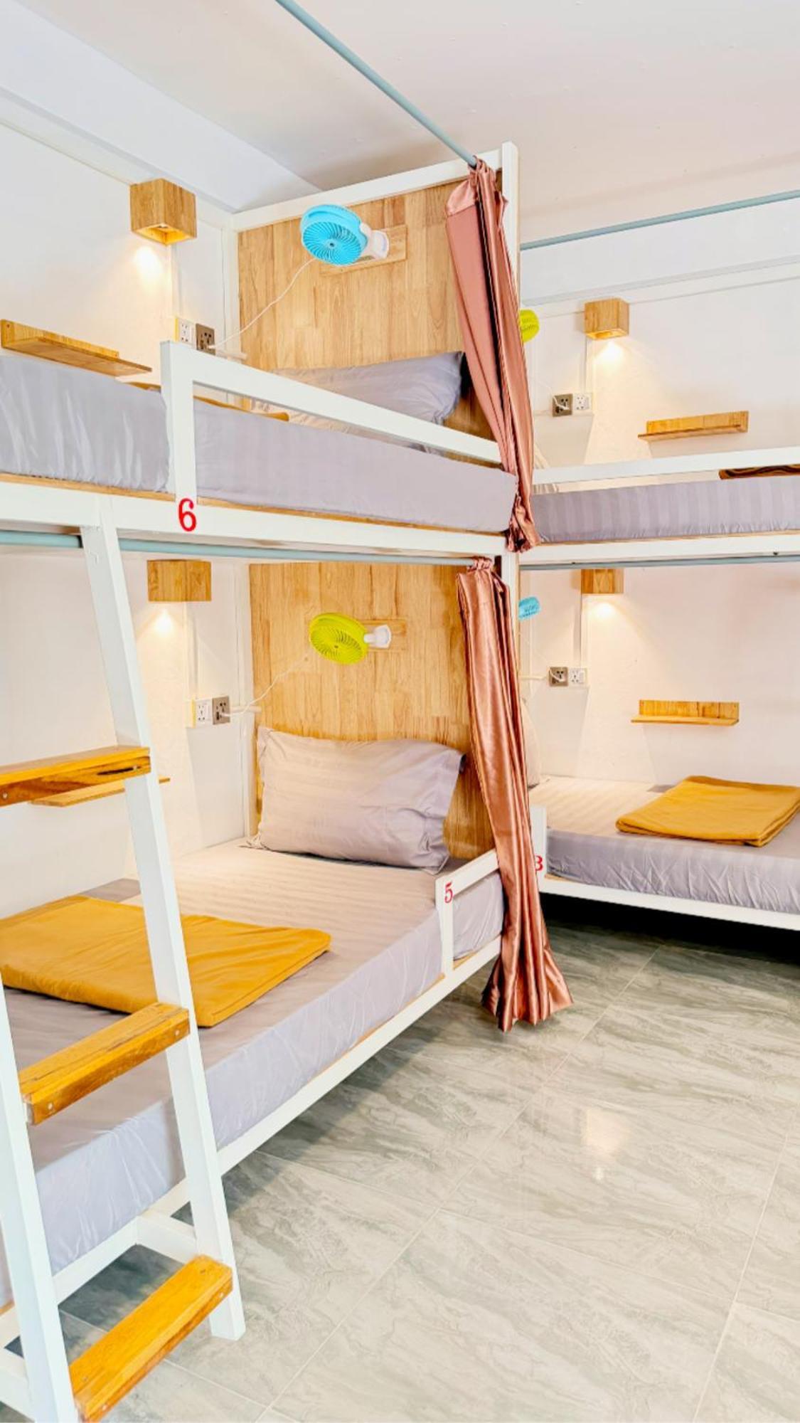 Single Bed in Mixed Dormitory Room
