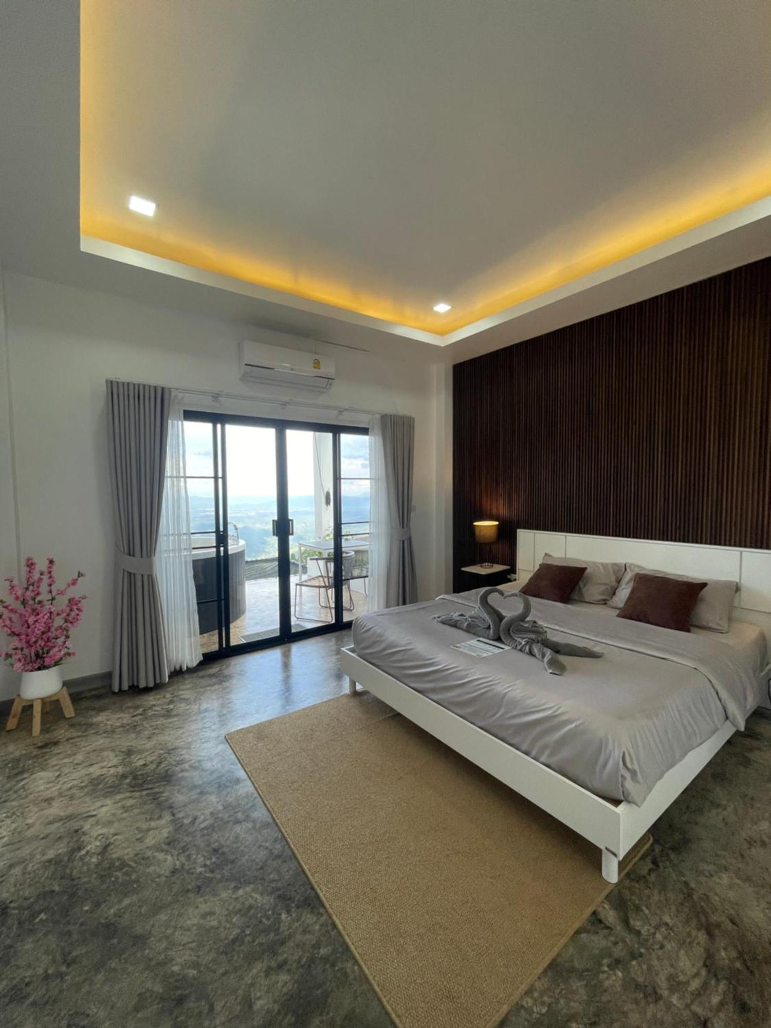 King Room Spa Bath