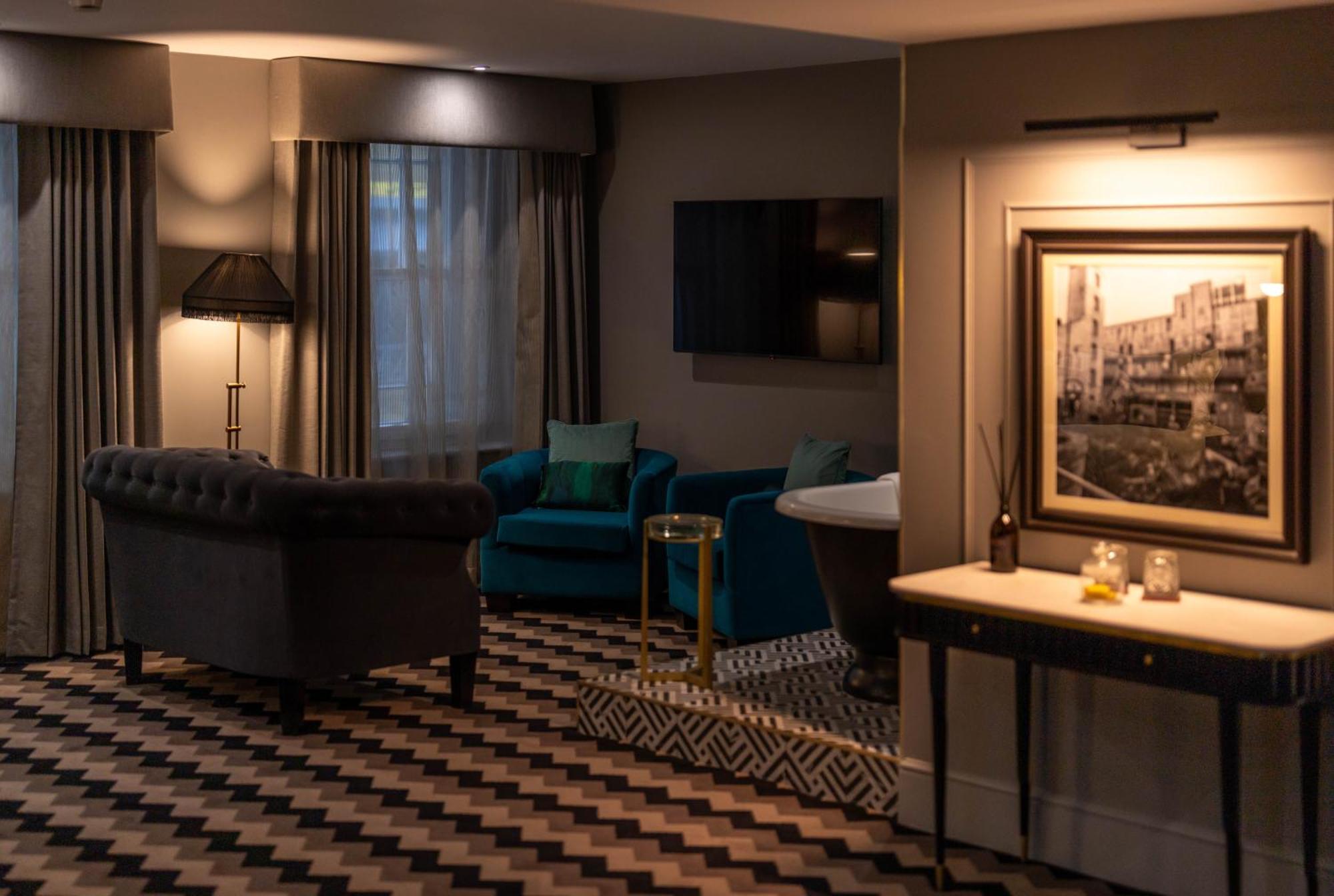 Gotham Suite