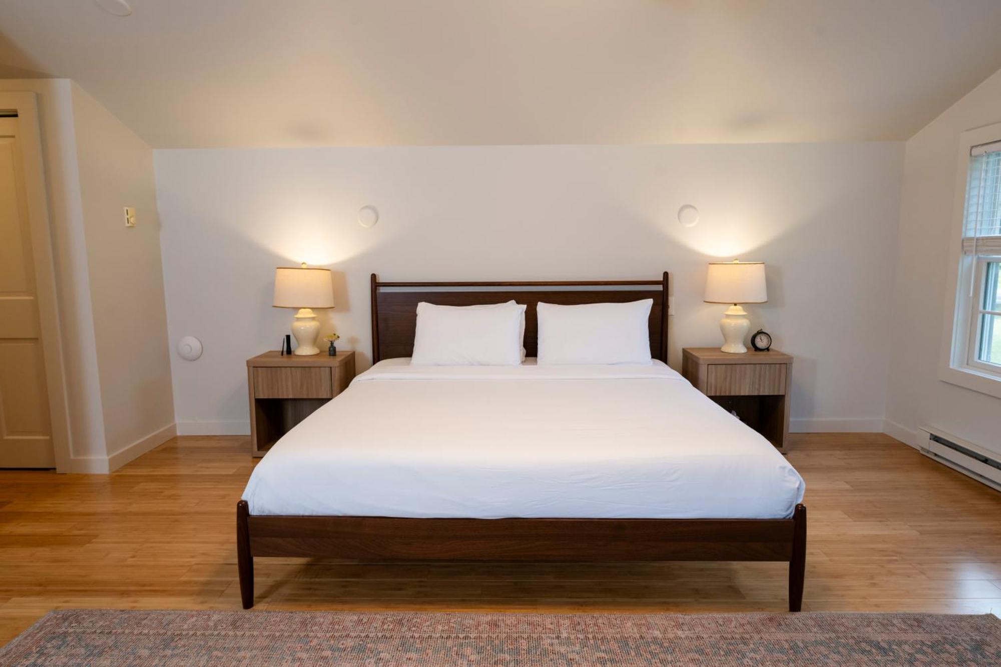 King Room,1744144124:JPEG