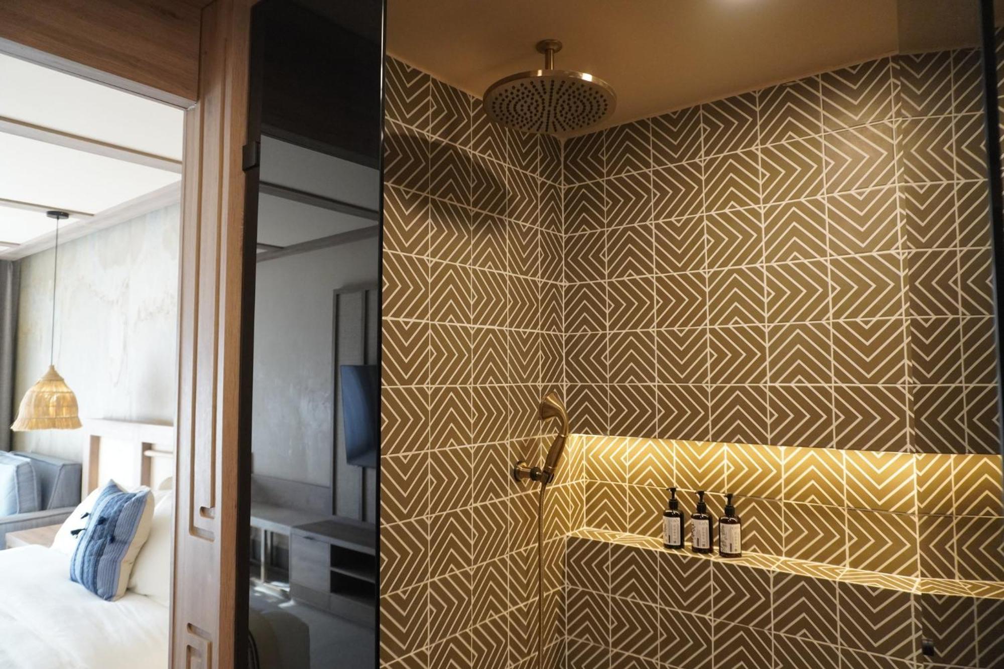 Habitación Doble Premium con cama grande y balcón