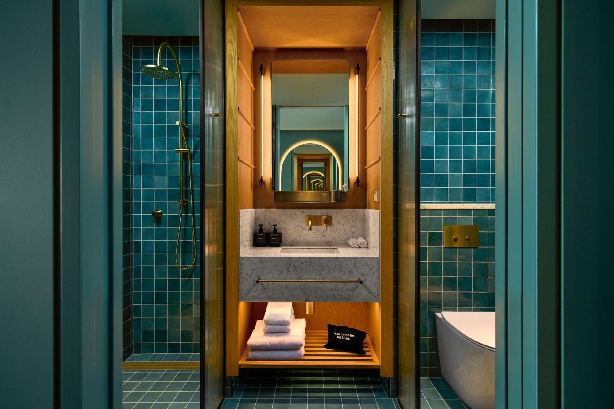 Medium King Room