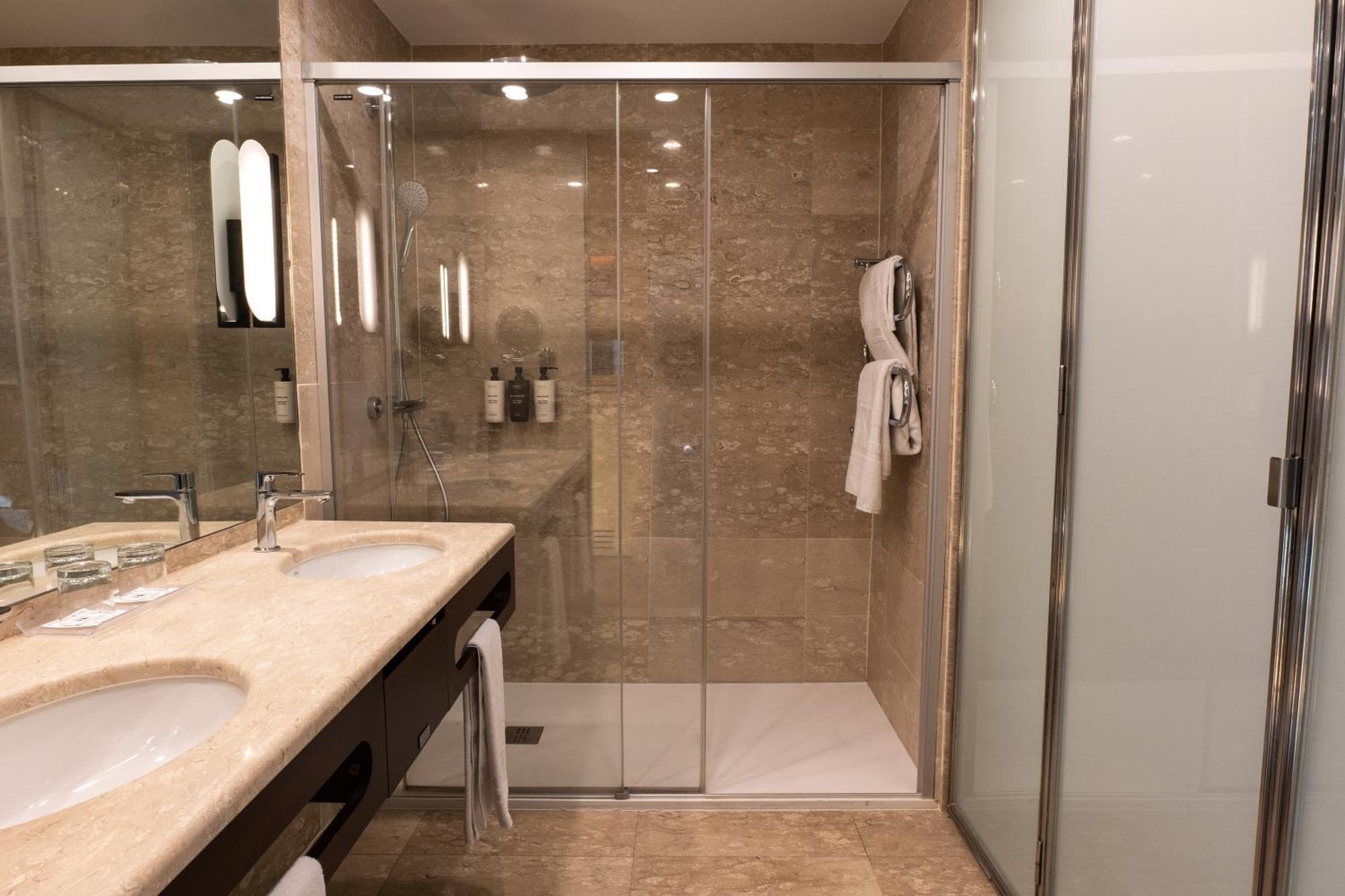 Superior Double or Twin Room,1746821249:JPEG