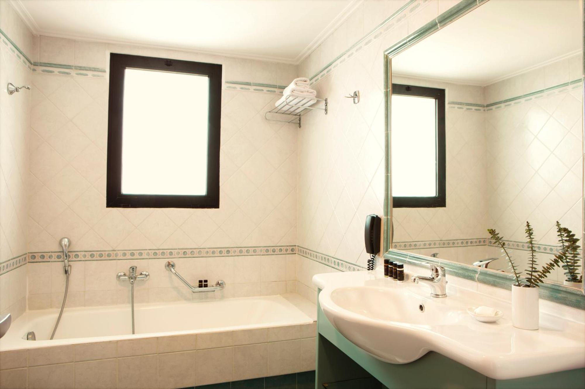 Chambre Premium – Vue Latérale sur Mer