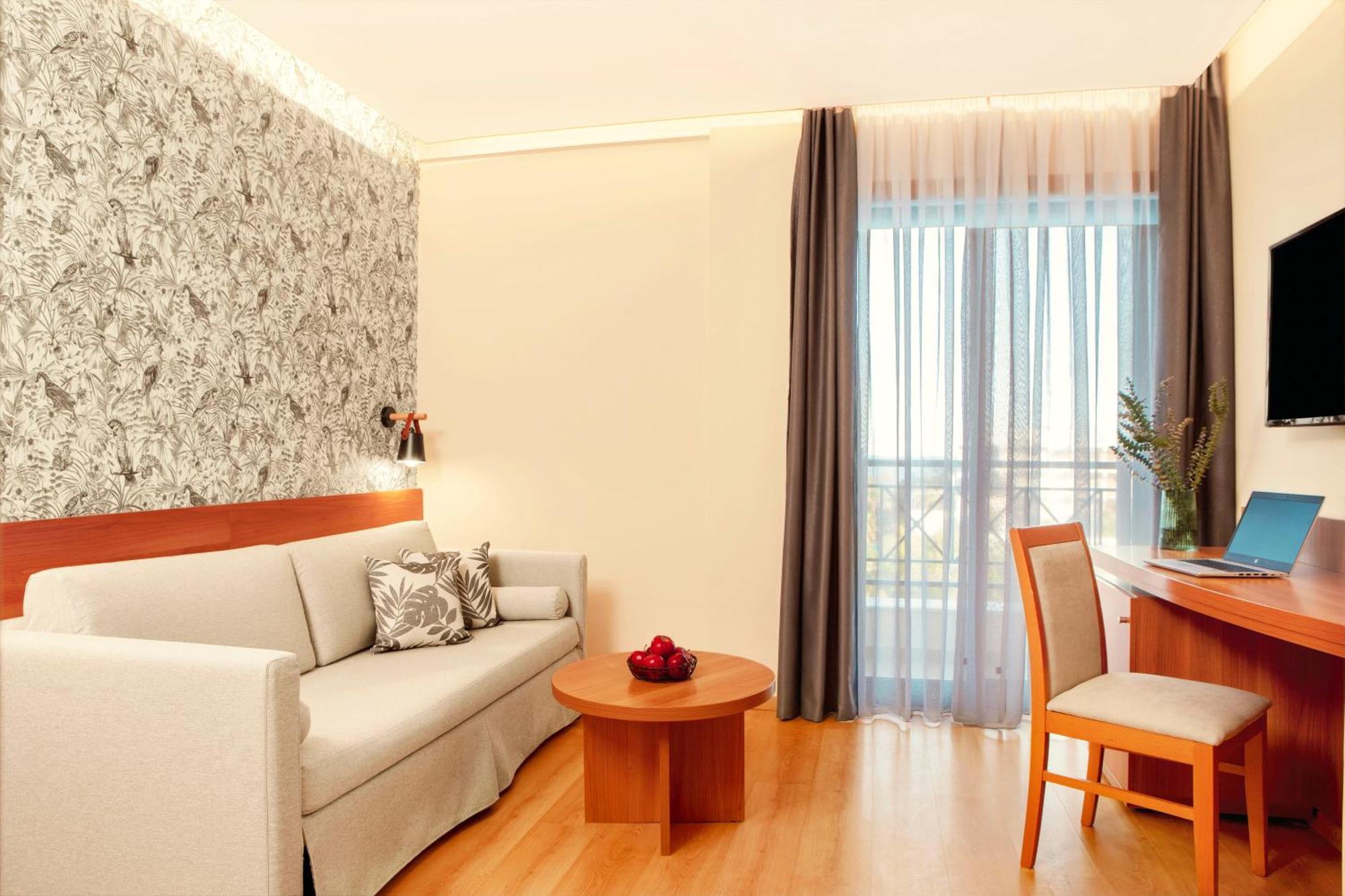 Premium Suite Side Sea View