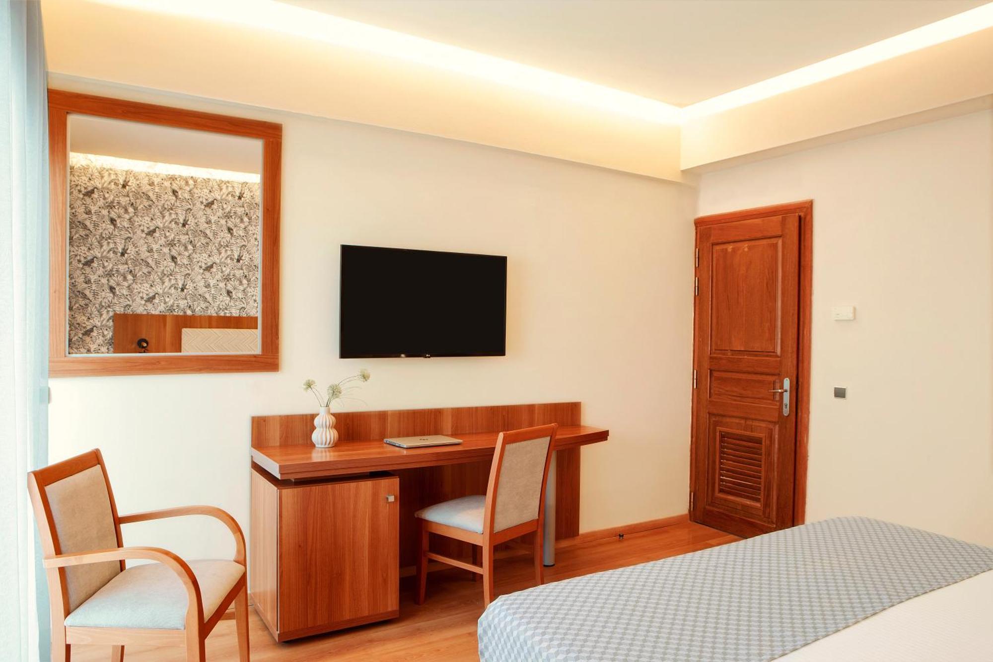 Premium Two-Bedroom Side Sea View