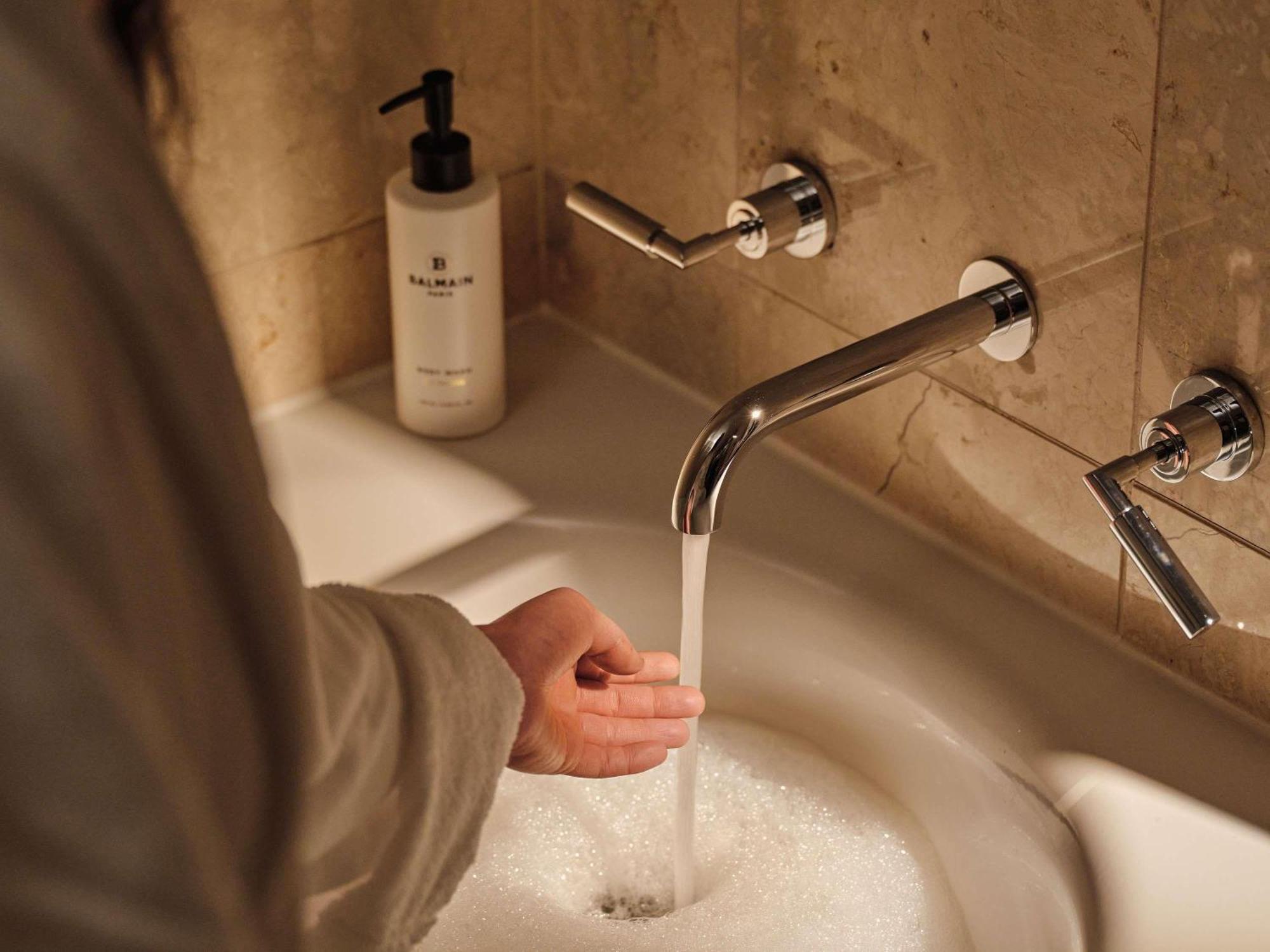 Junior Suite King Bed Club Millésime Access,1770863397:JPEG
