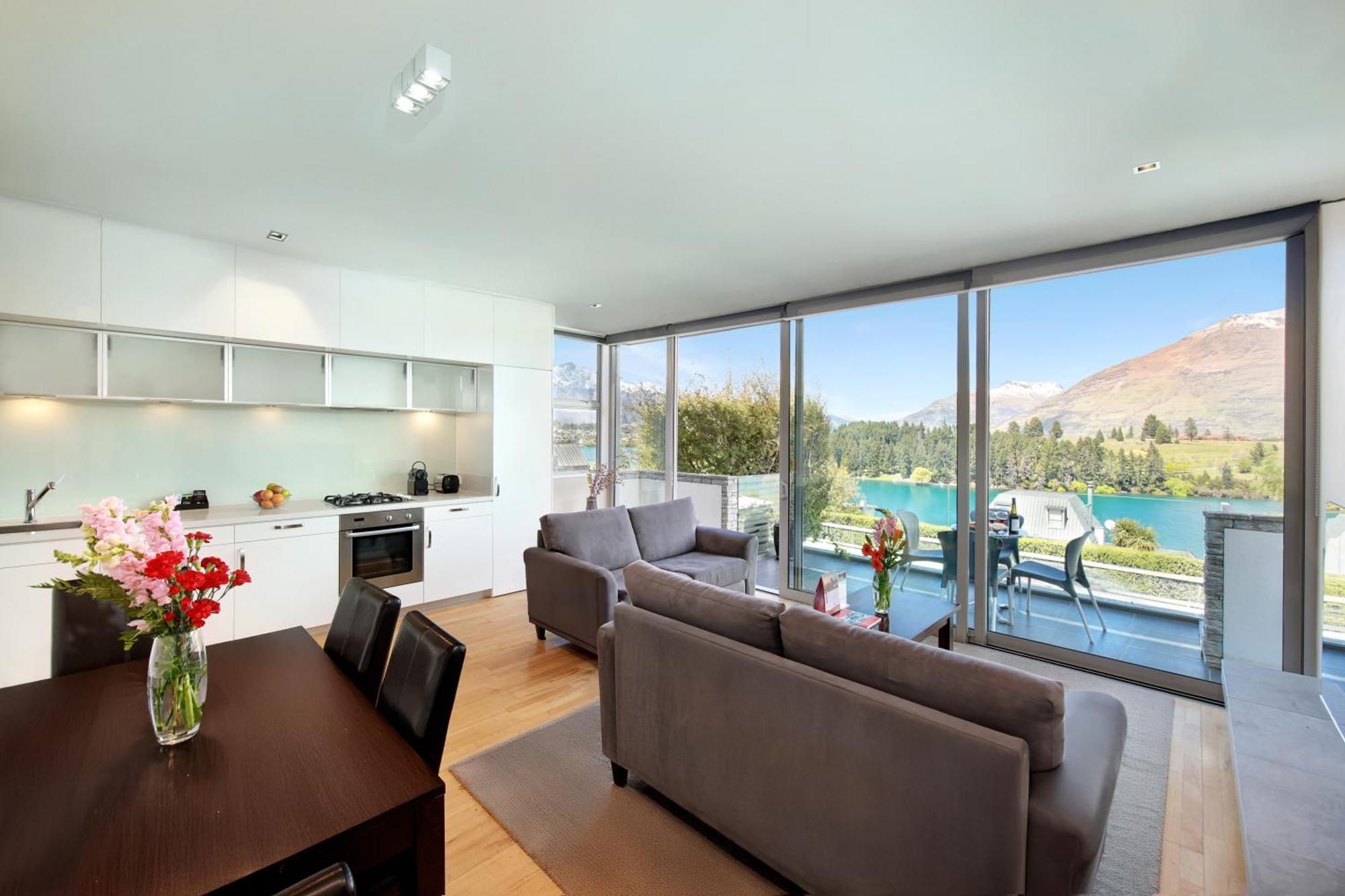 Lake View Two Bedroom Apartment with Balcony and Two Bathrooms