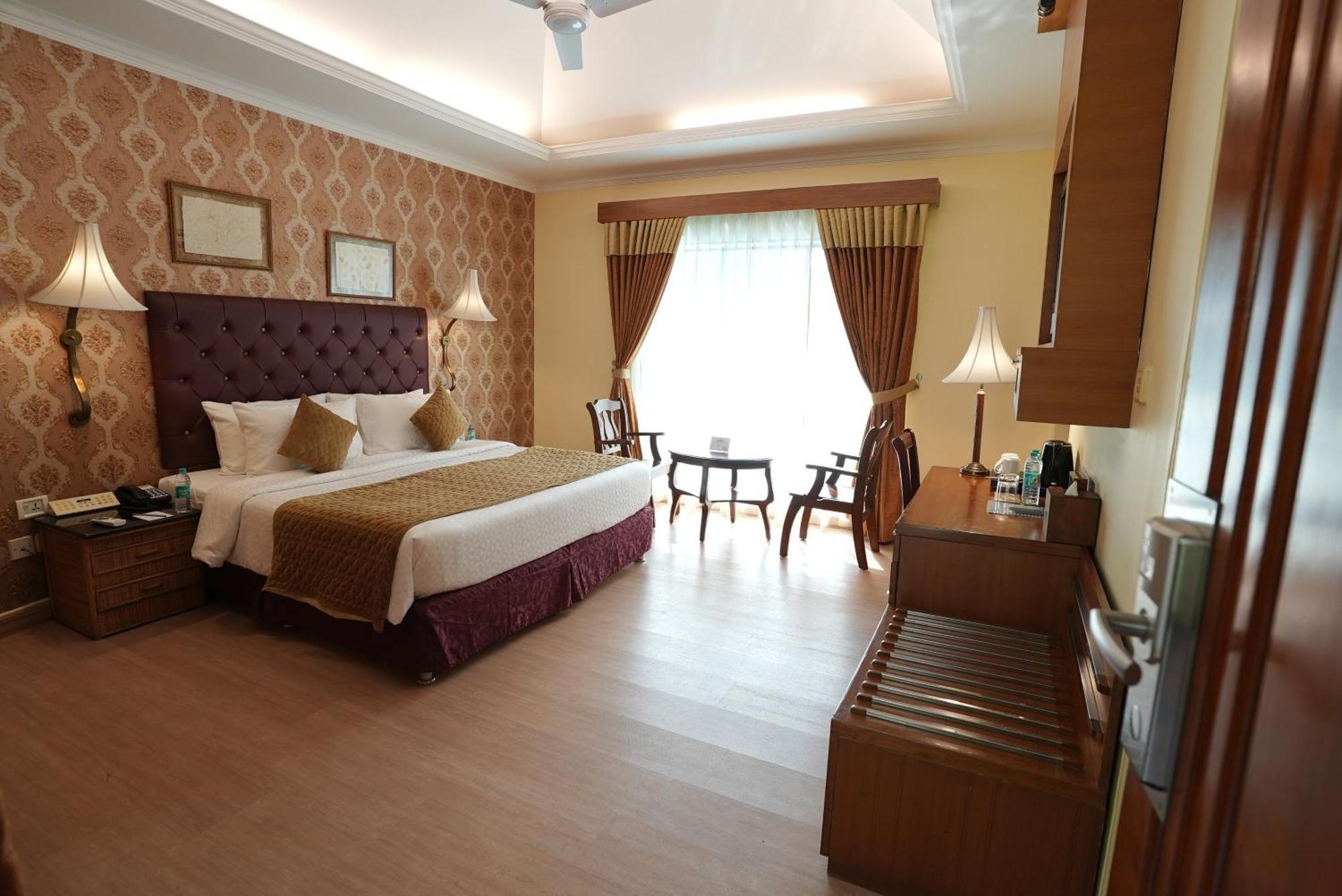 Grand Deluxe Rooms Direct Pool Access
