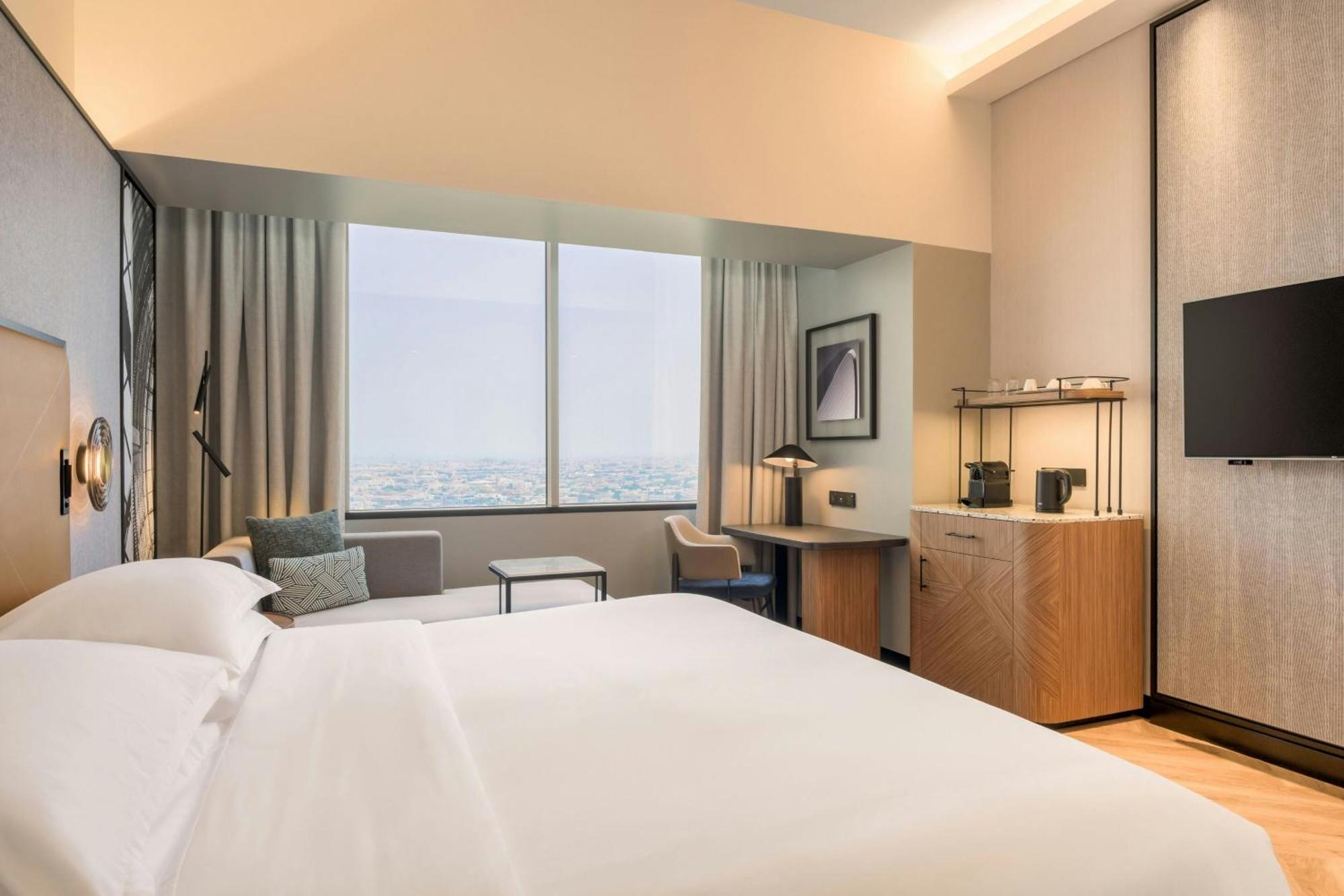 Club King Room Skyline view Club lounge Access including Evening Cocktail hours & Soft Refreshments & Canapes,1746897050:JPEG