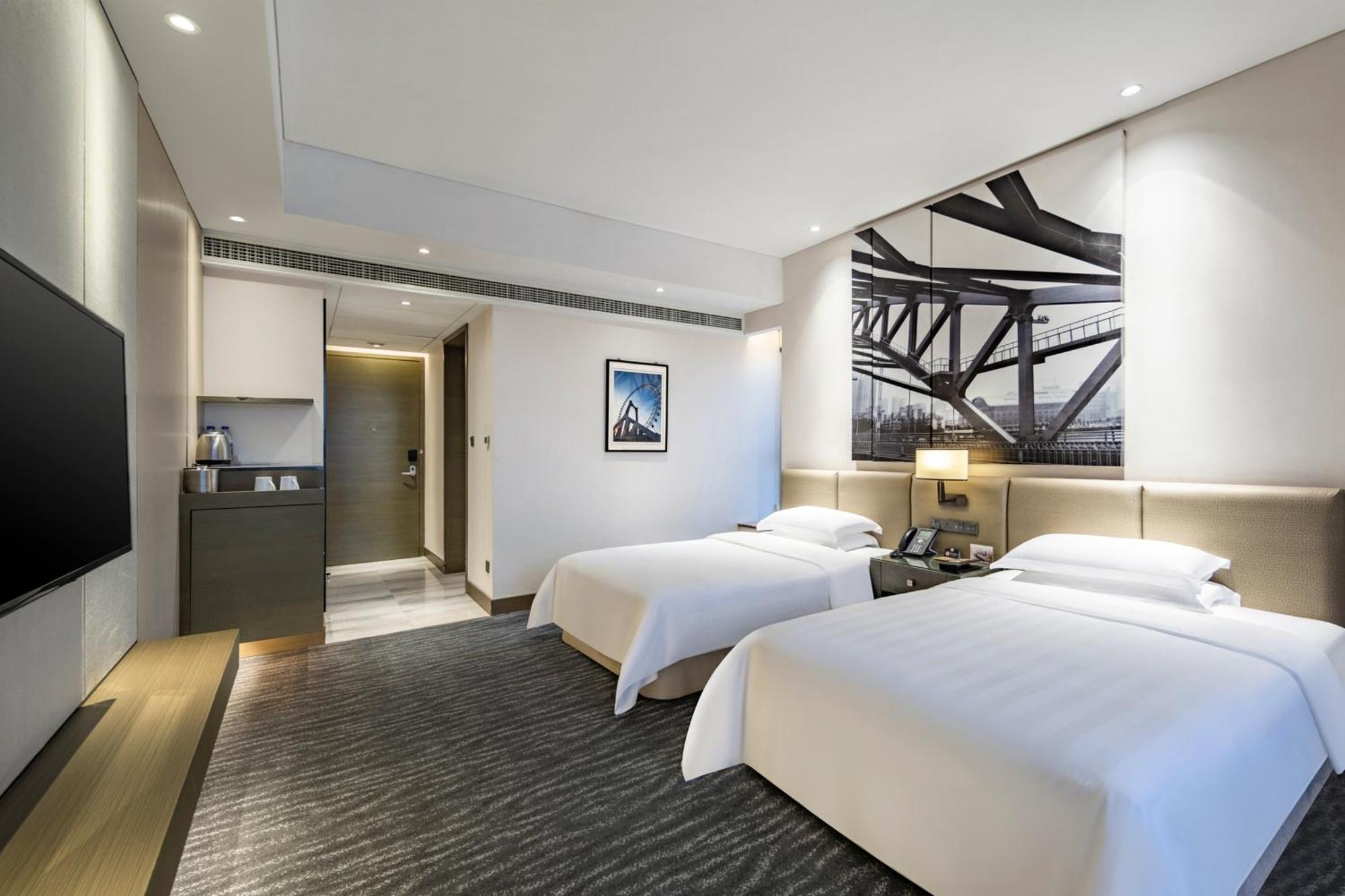 Premier Twin Room City View
