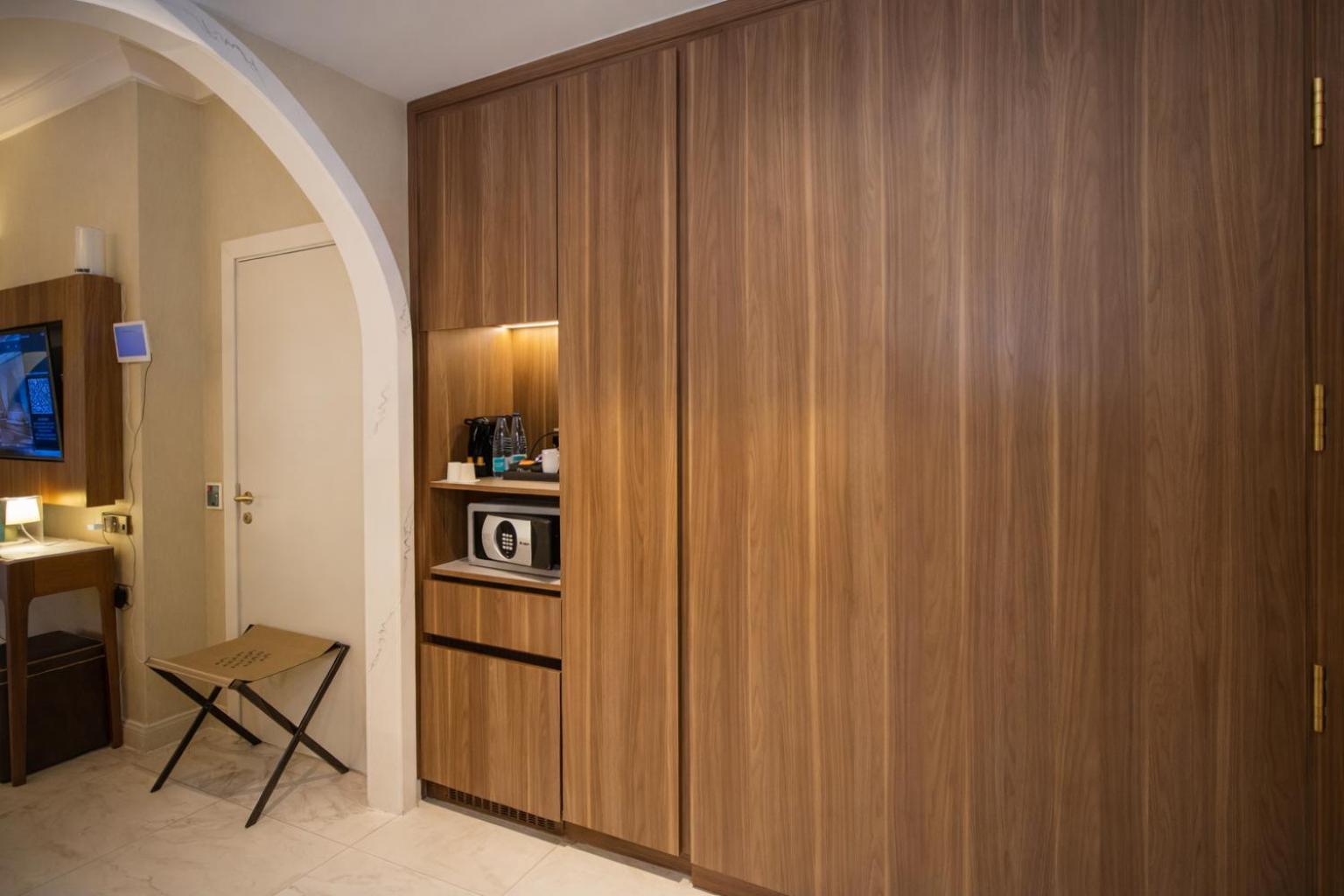 Chambre Lit King-Size - Accessible aux Personnes à Mobilité Réduite