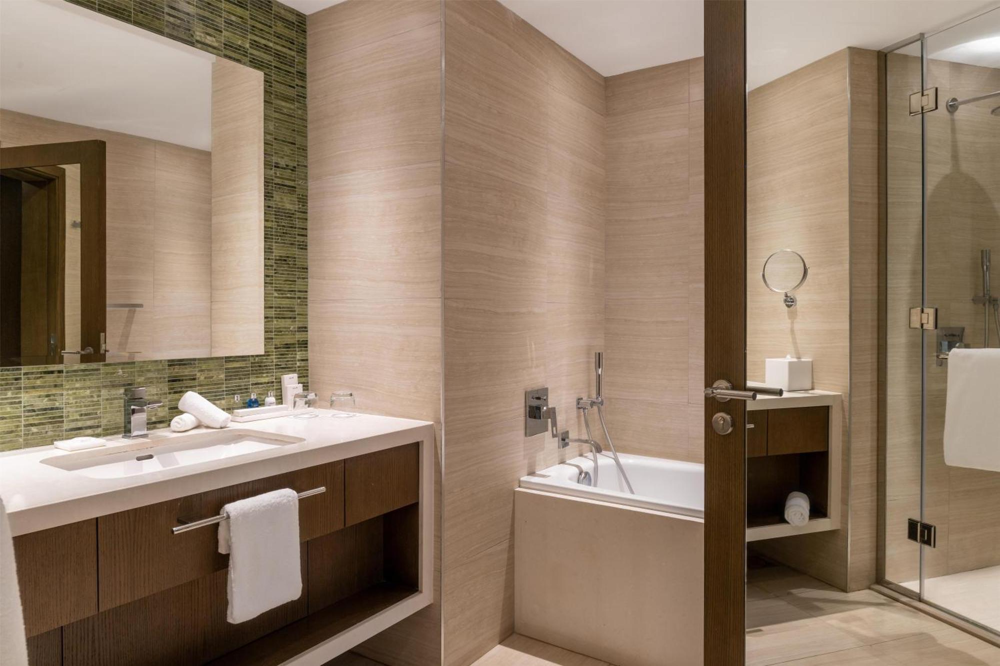 One-Bedroom Suite with Lounge Access
