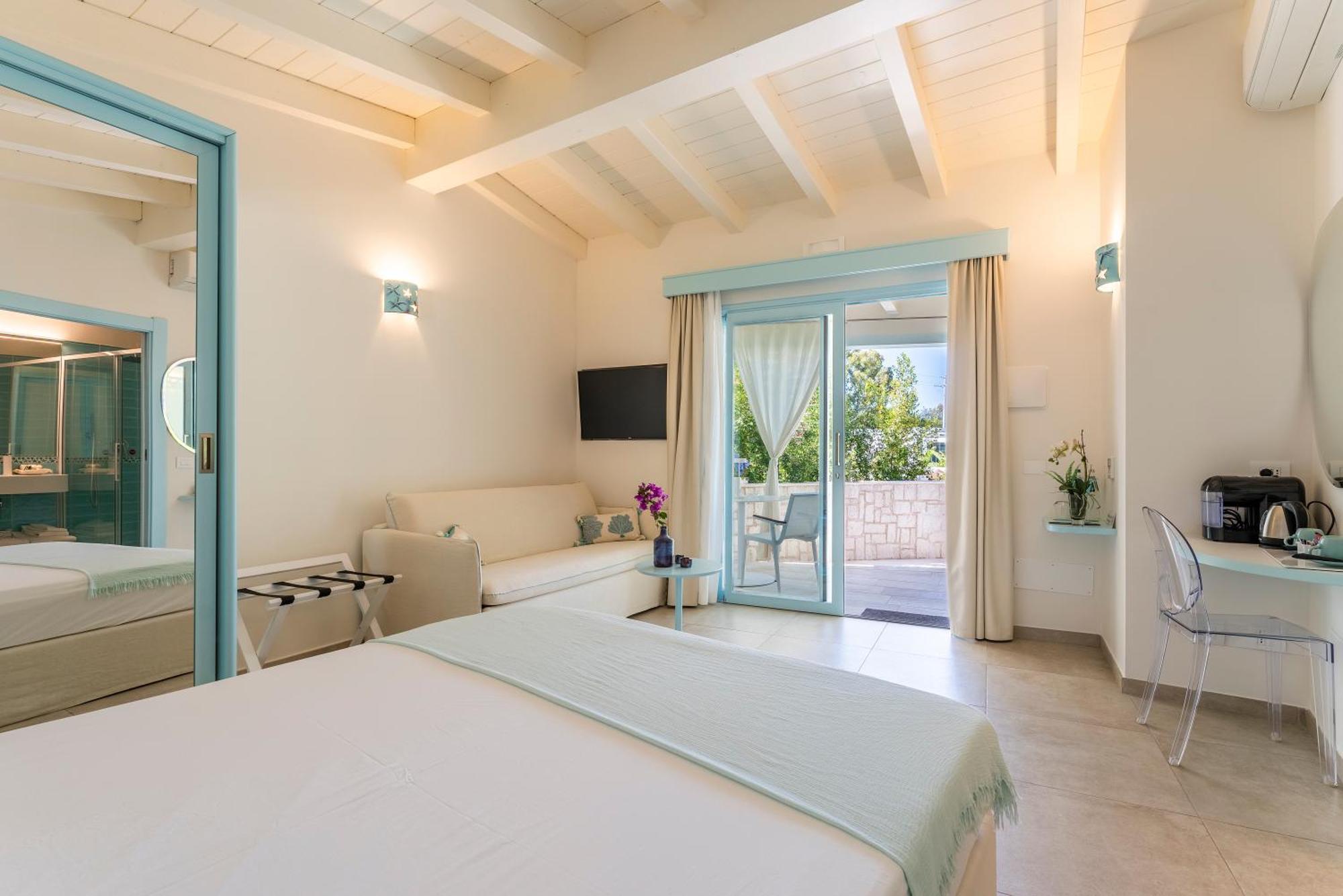 Deluxe Double or Twin Room Pool View