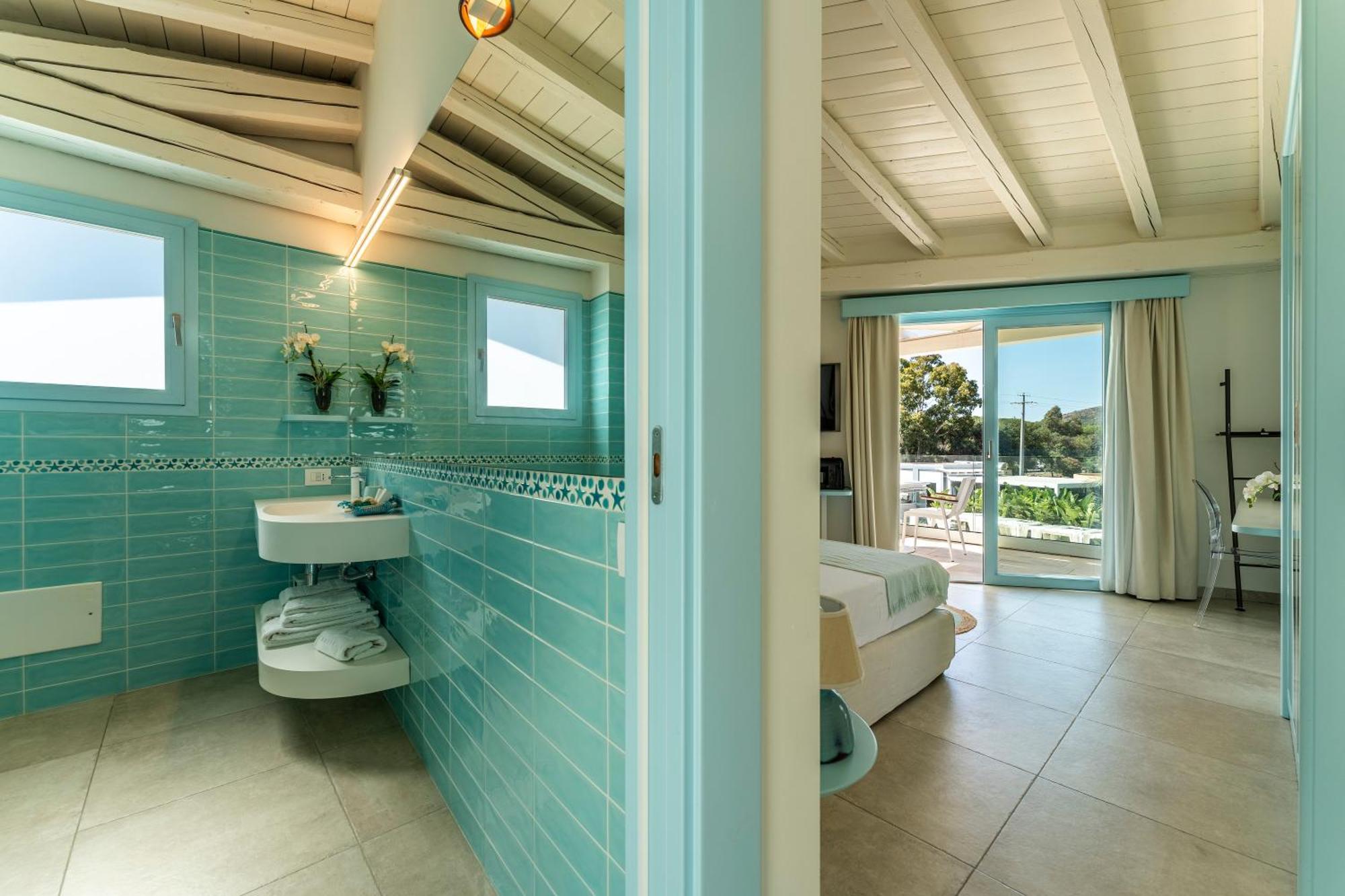 Deluxe Double or Twin Room Pool View