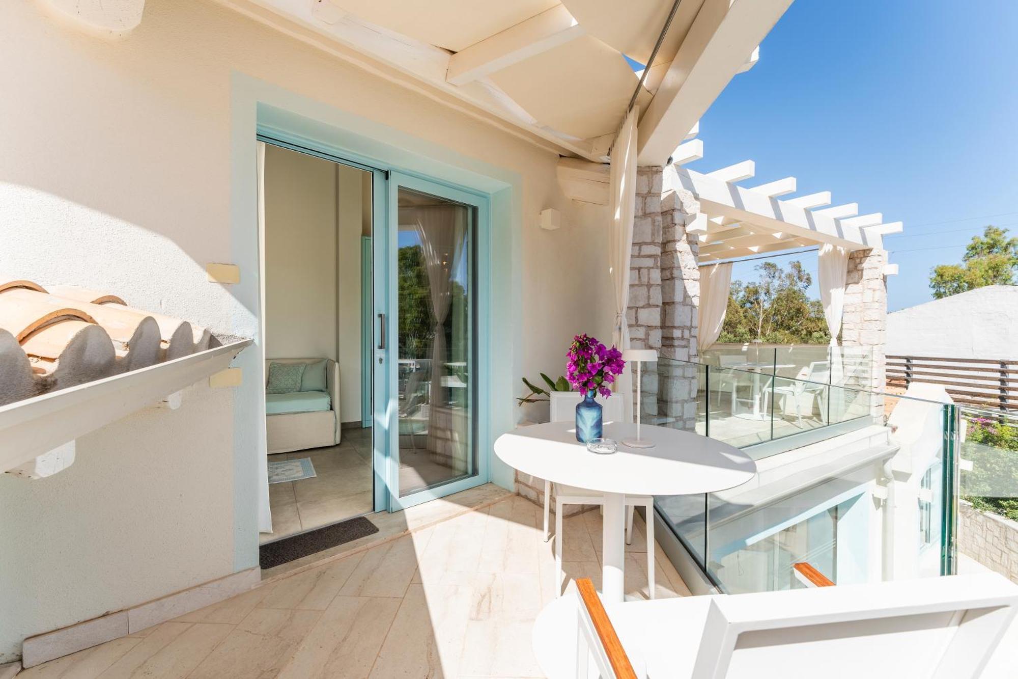 Deluxe Double or Twin Room Pool View