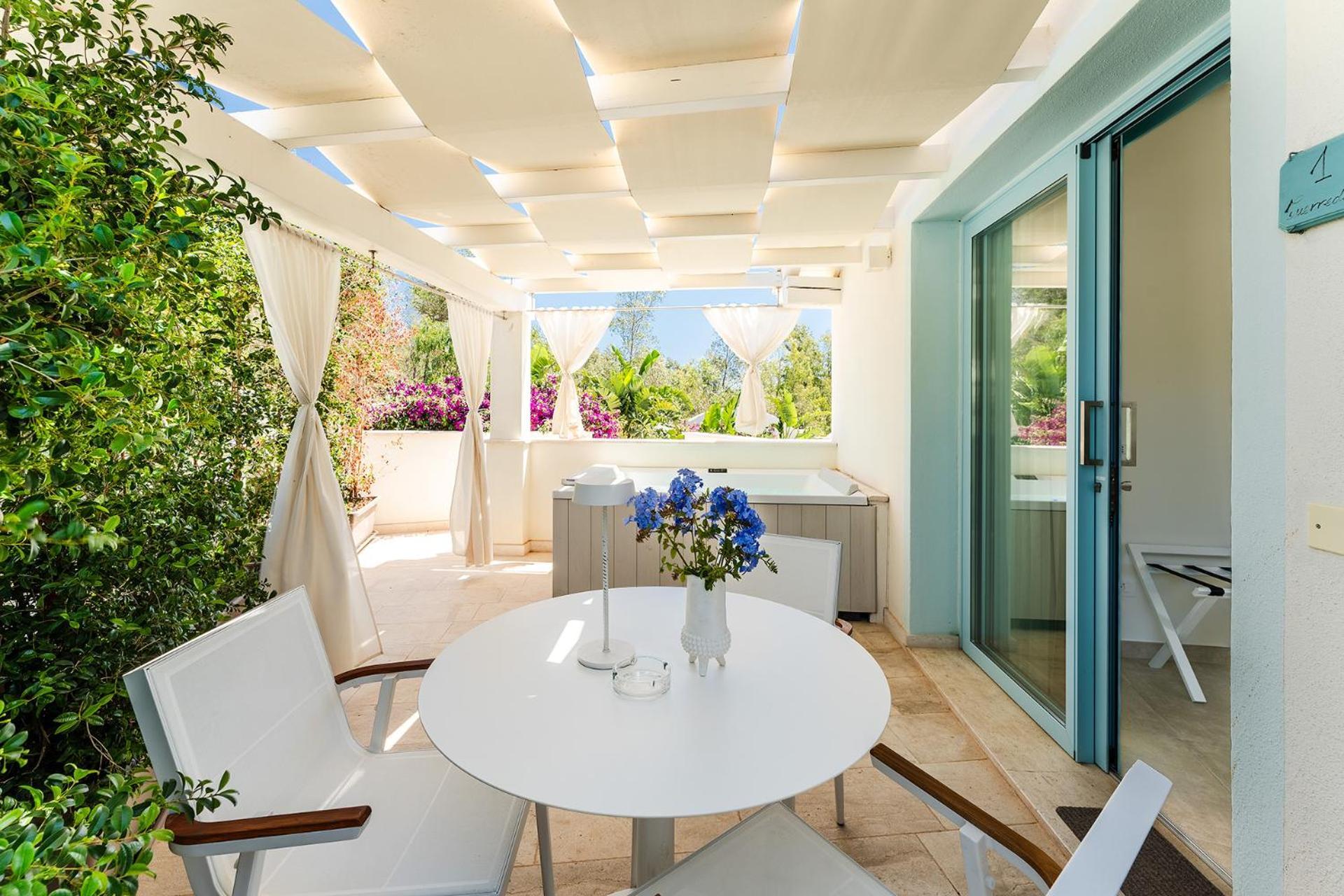 Junior Suite with Private Pool,1747266080:JPEG