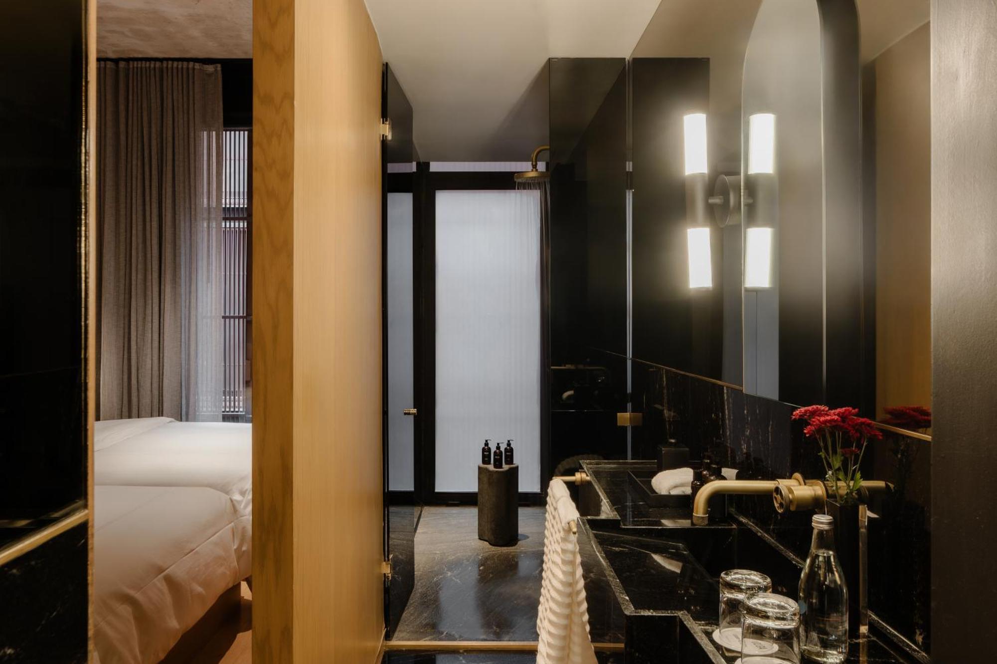 Deluxe Double Room,1747282969:JPEG