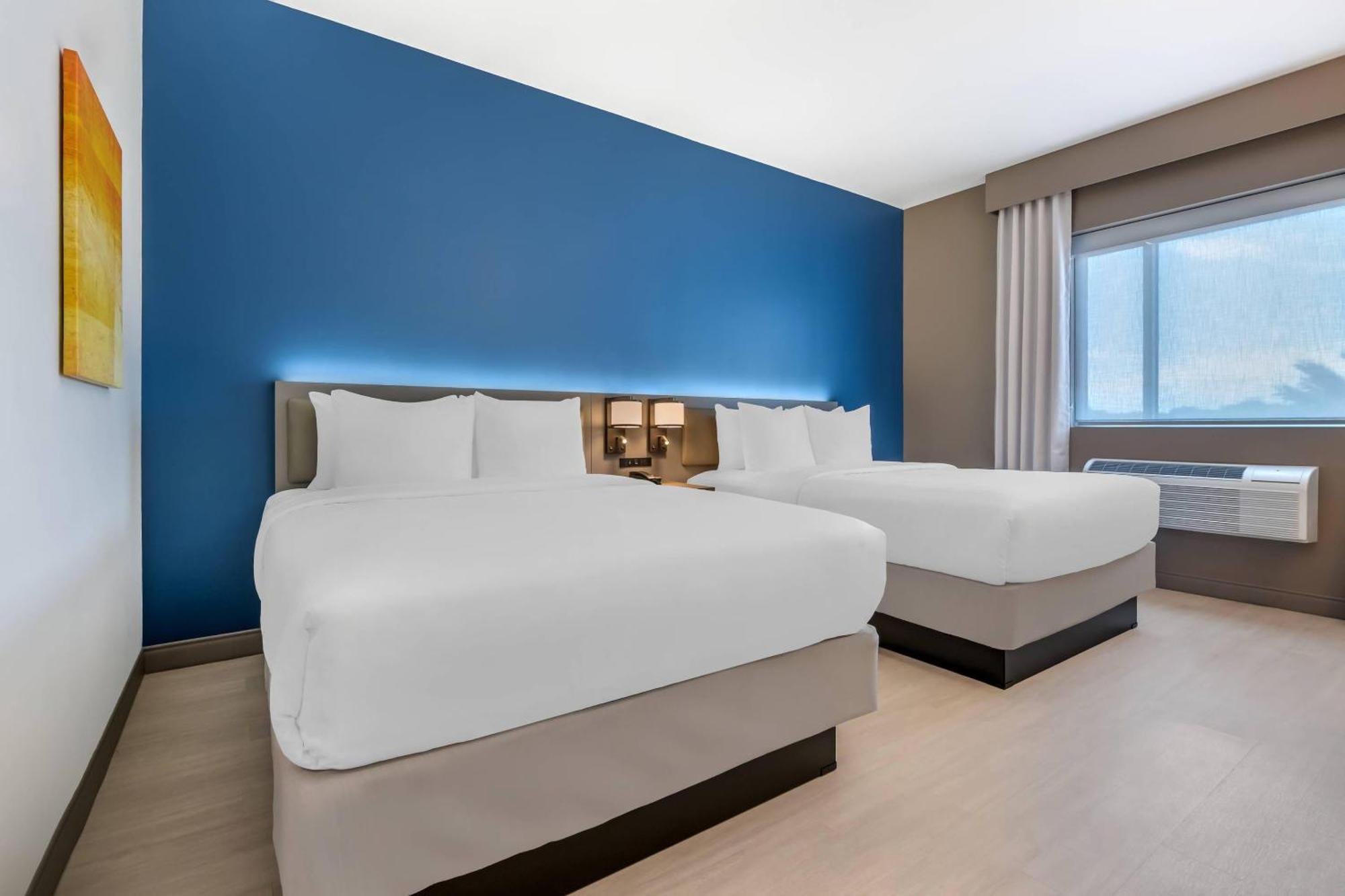 Quadruple Room with Two Queen Beds - Non Smoking
