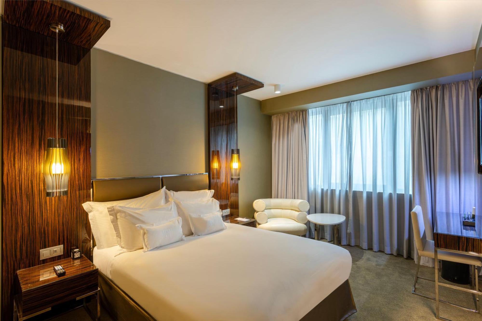 Deluxe Queen Room