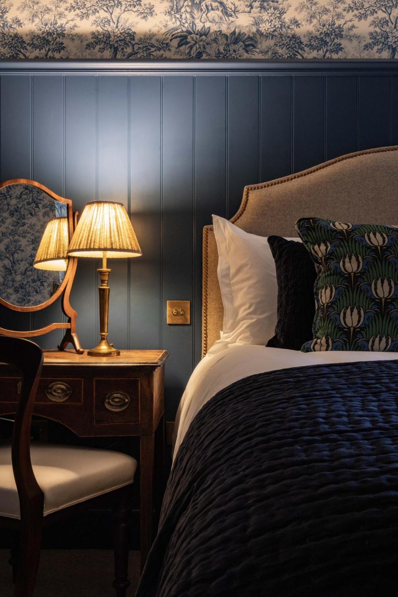 Small Double Room,1756402922:JPEG