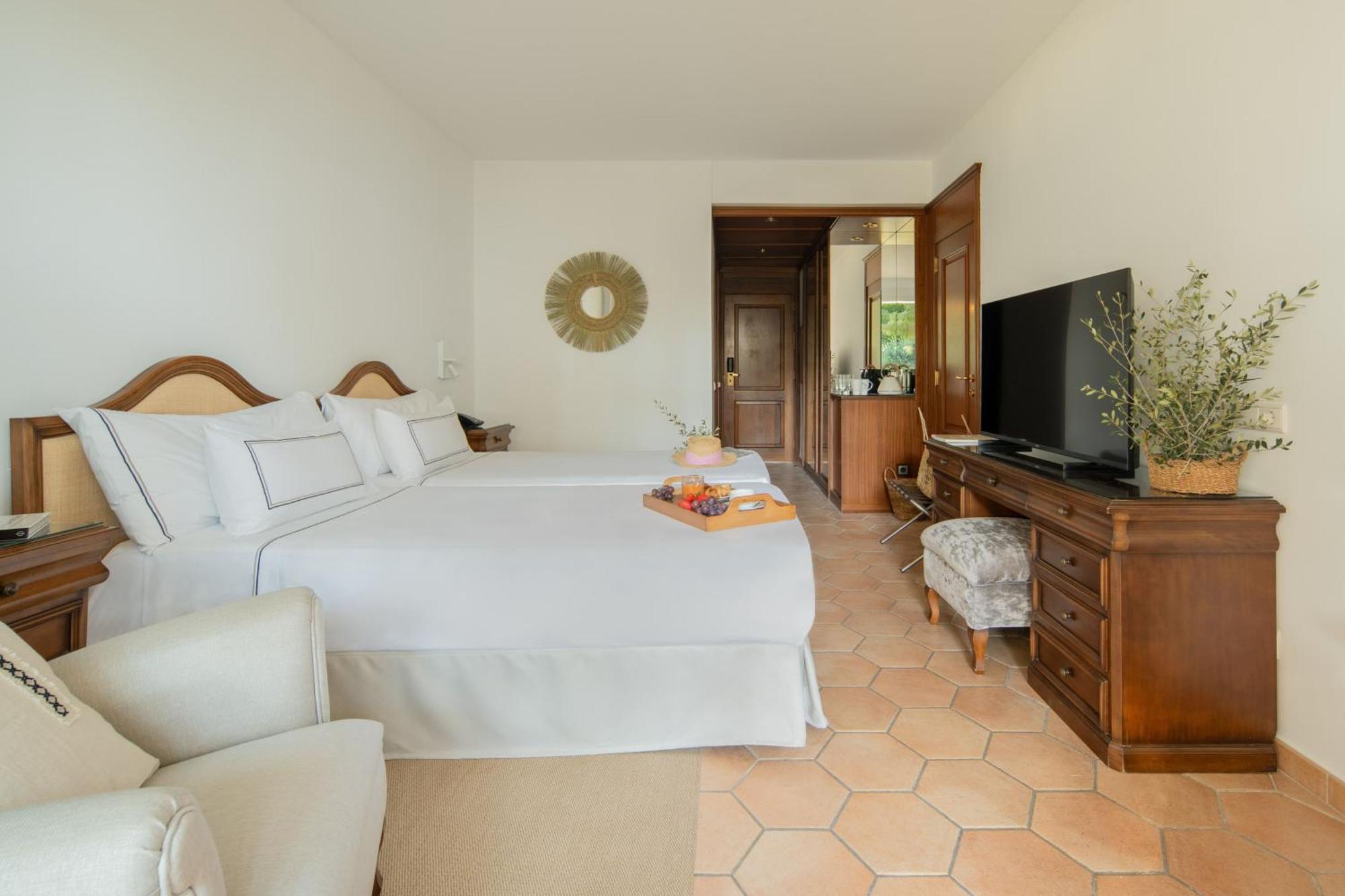 Classic Room,1756405713:JPEG