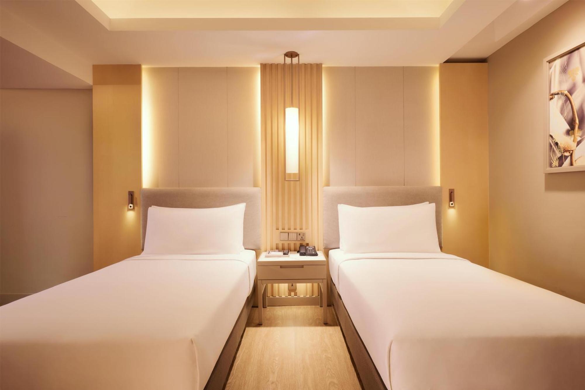 Twin Room Pool View Accessible
