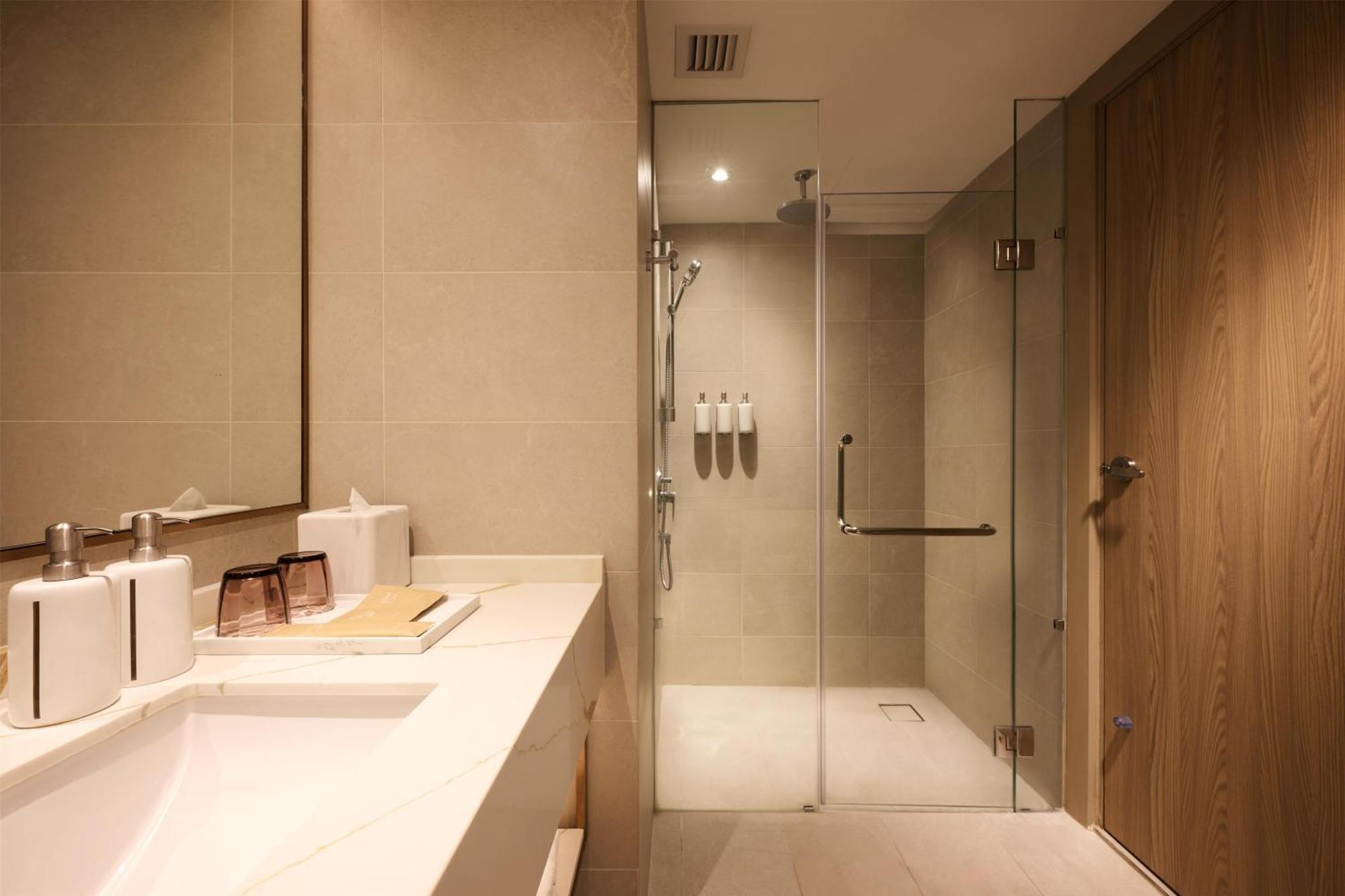 Twin Room Pool View Accessible