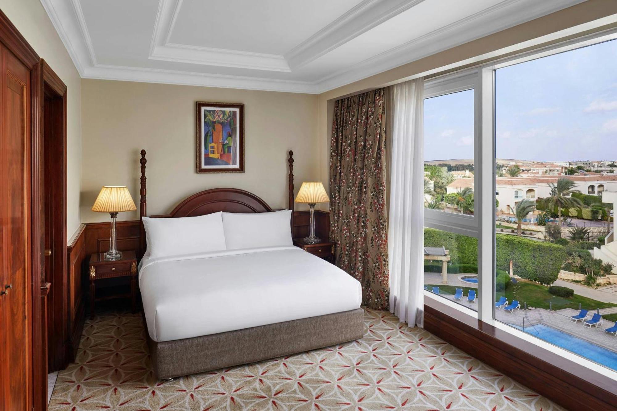 Deluxe King Guest Room Pool or Golf view 1 bed