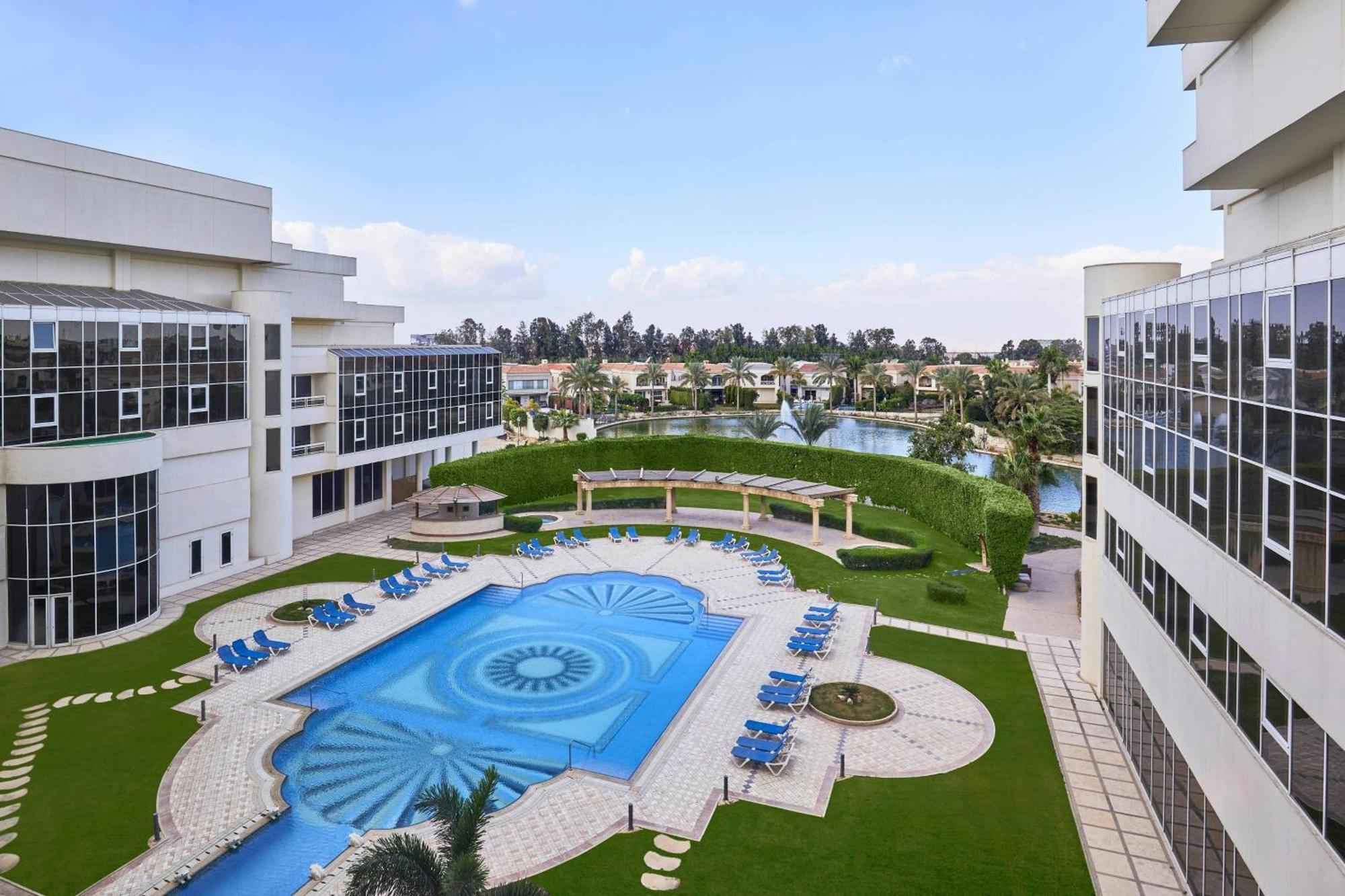 Deluxe King Guest Room Pool or Golf view 1 bed