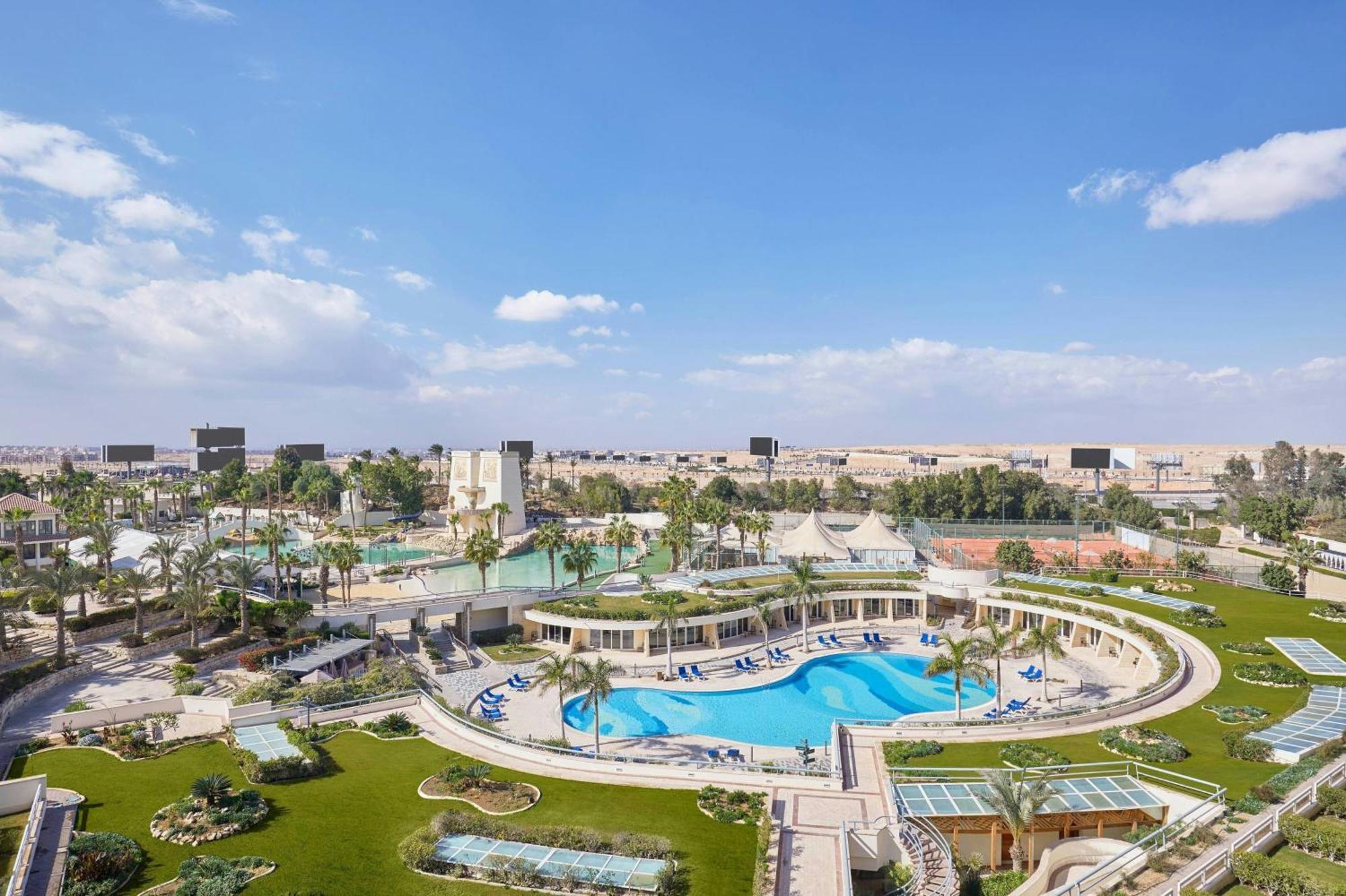 Deluxe King Guest Room Pool or Golf view 1 bed