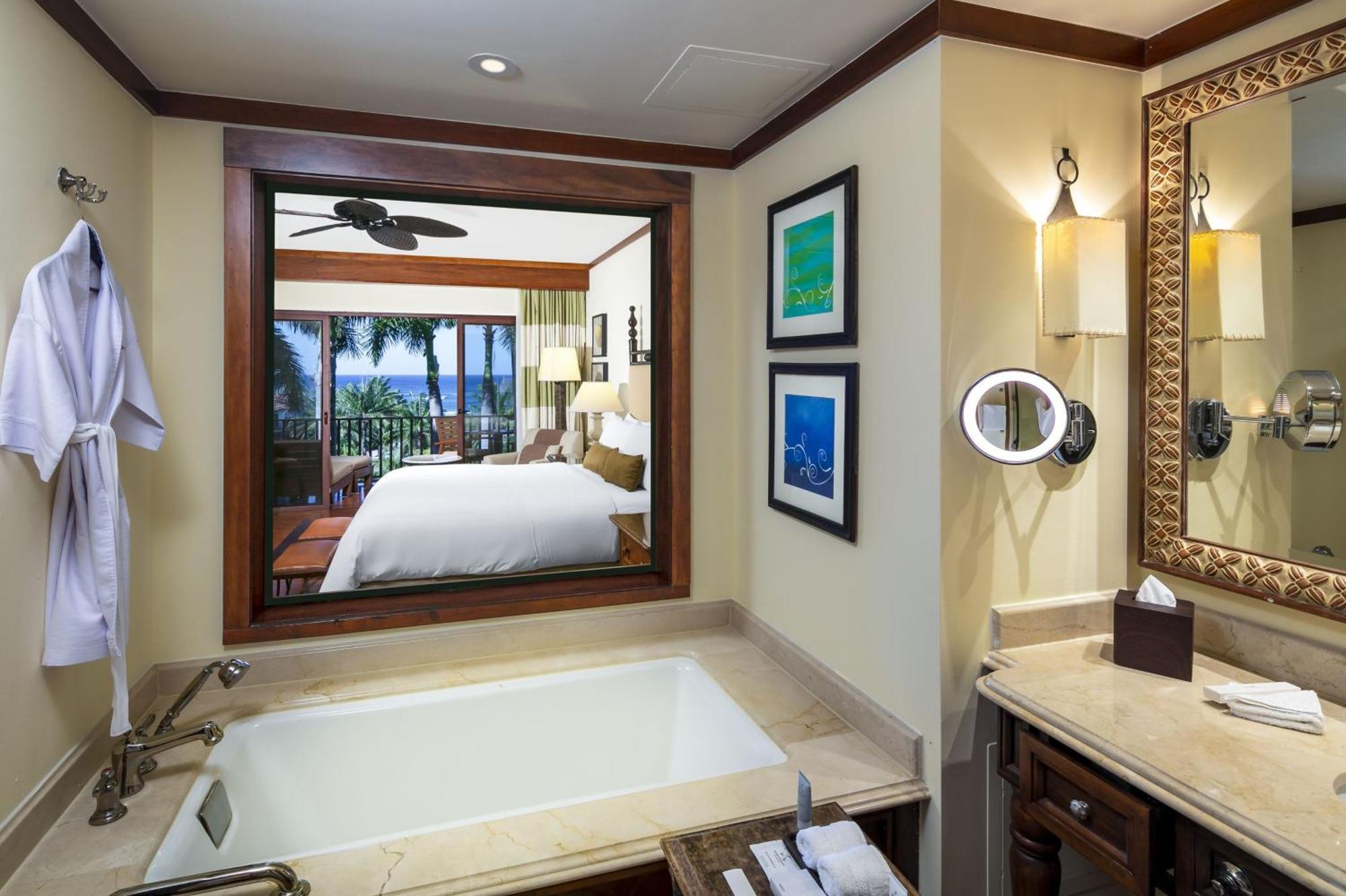 Guest room 1 King Ocean View Balcony
