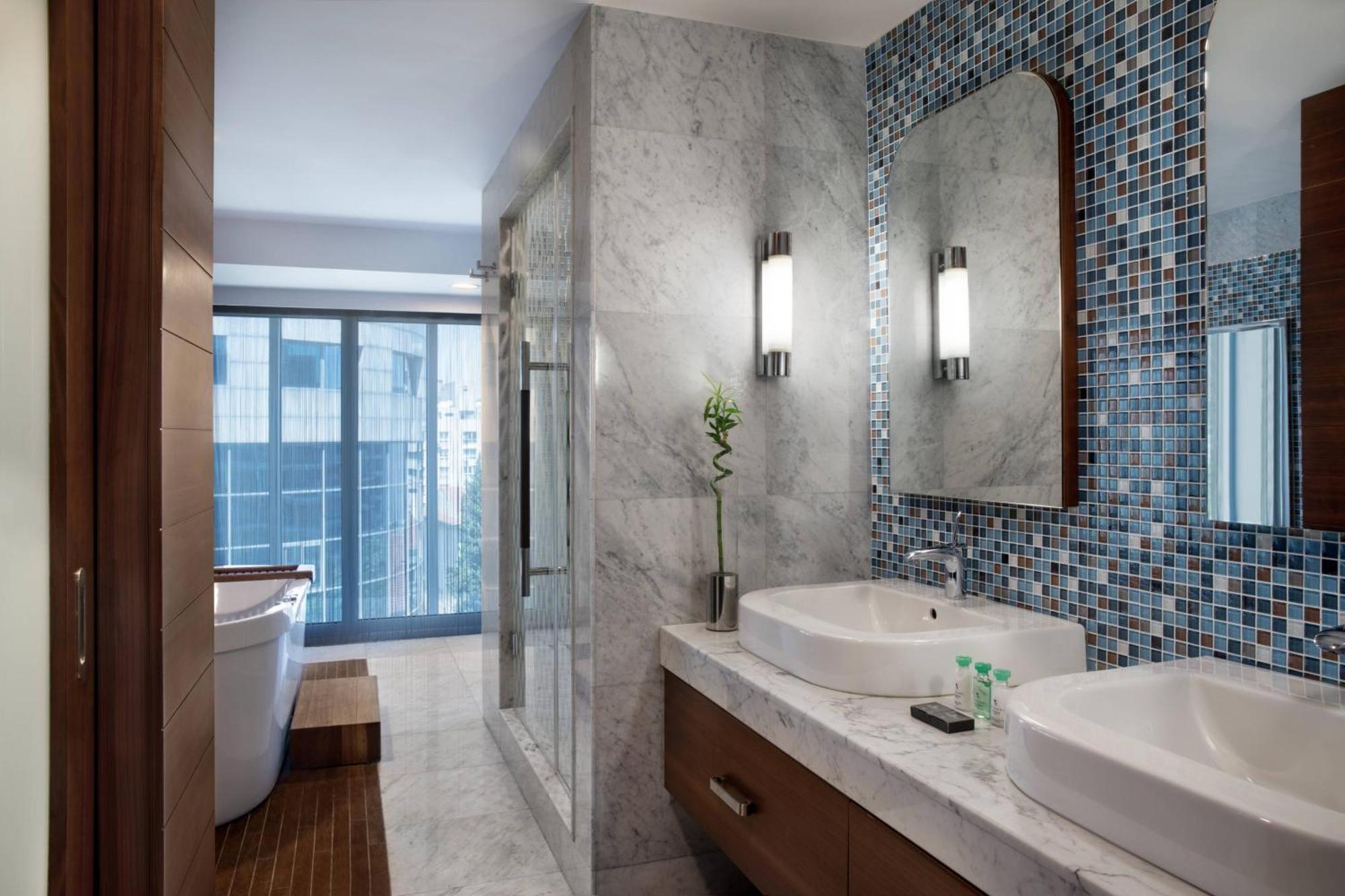 Executive Suite Partial Sea View Spa Bath Club Lounge Access