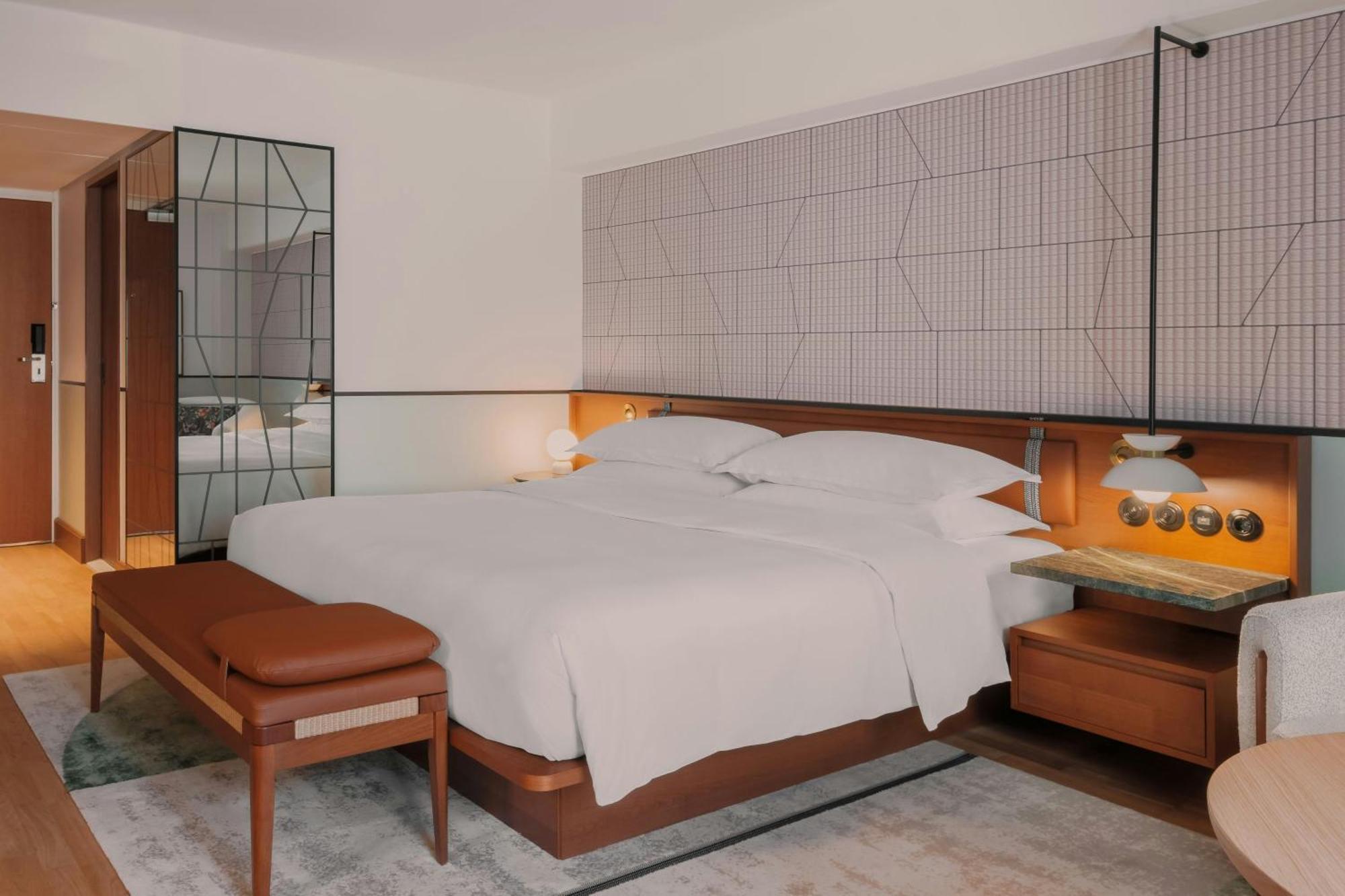 Club Room 1 King Bed with Club Lounge Access,1756496652:JPEG